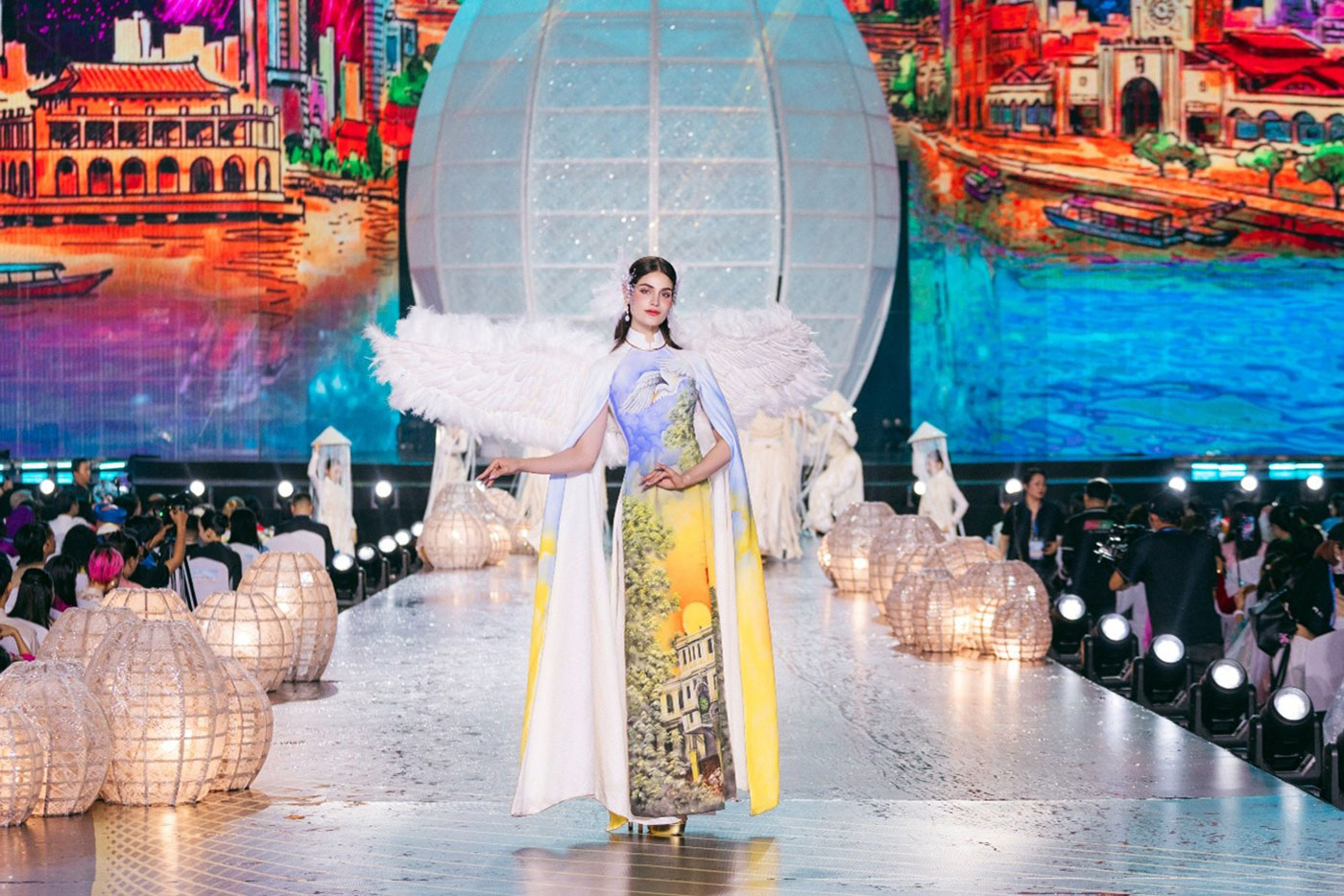 Thái Tuấn - từ chất liệu áo dài đến hệ sinh thái thời trang - Ảnh 1.