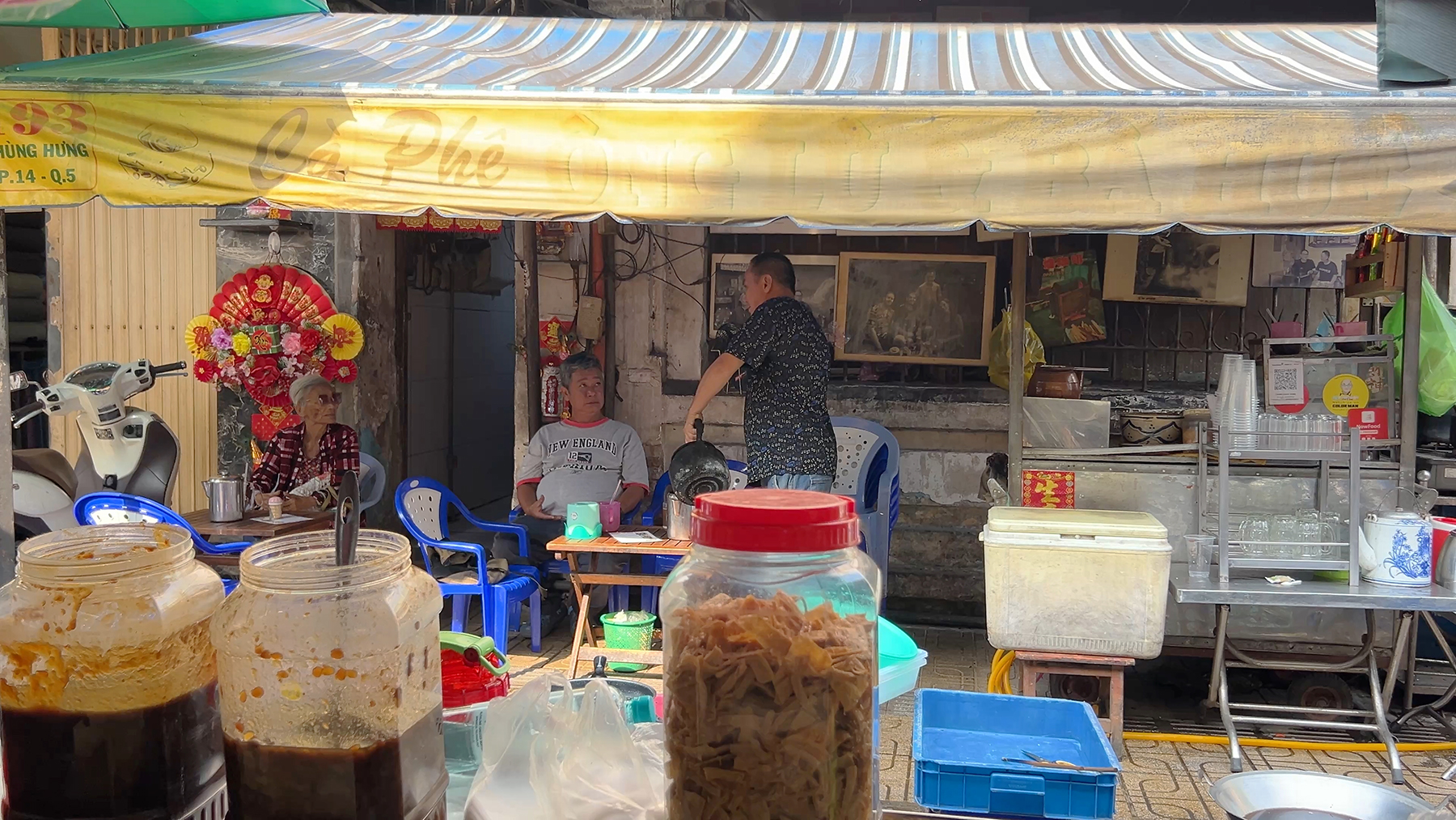 Qu&aacute;n c&agrave; ph&ecirc; vợt Ba L&ugrave; mới &lsquo;mọc&rsquo; ở Chợ Lớn c&oacute; ch&iacute;nh gốc? - Ảnh 8.