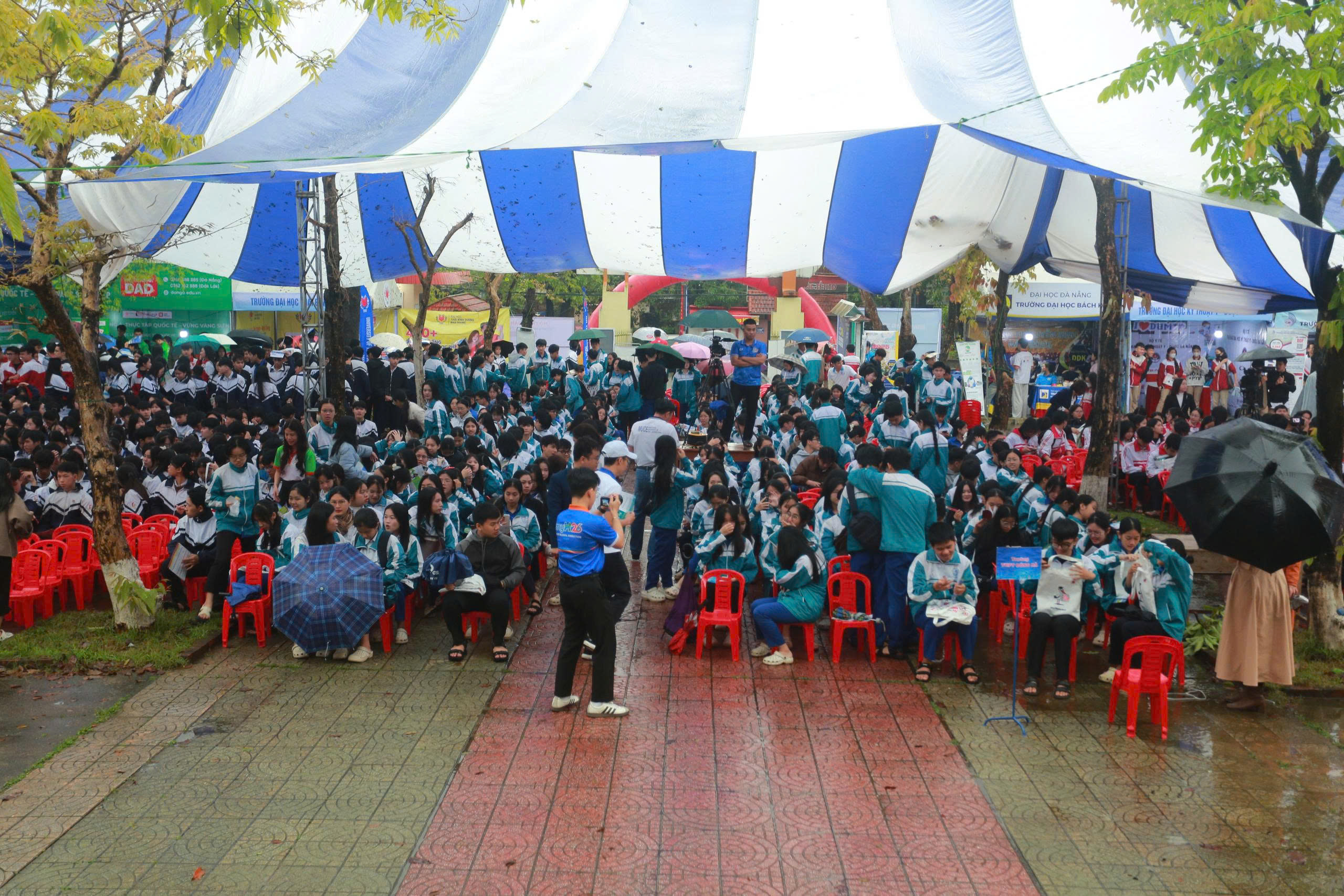 Bộ GD-ĐT lưu ý điểm mới của kỳ thi tốt nghiệp THPT 2026 - Ảnh 5.