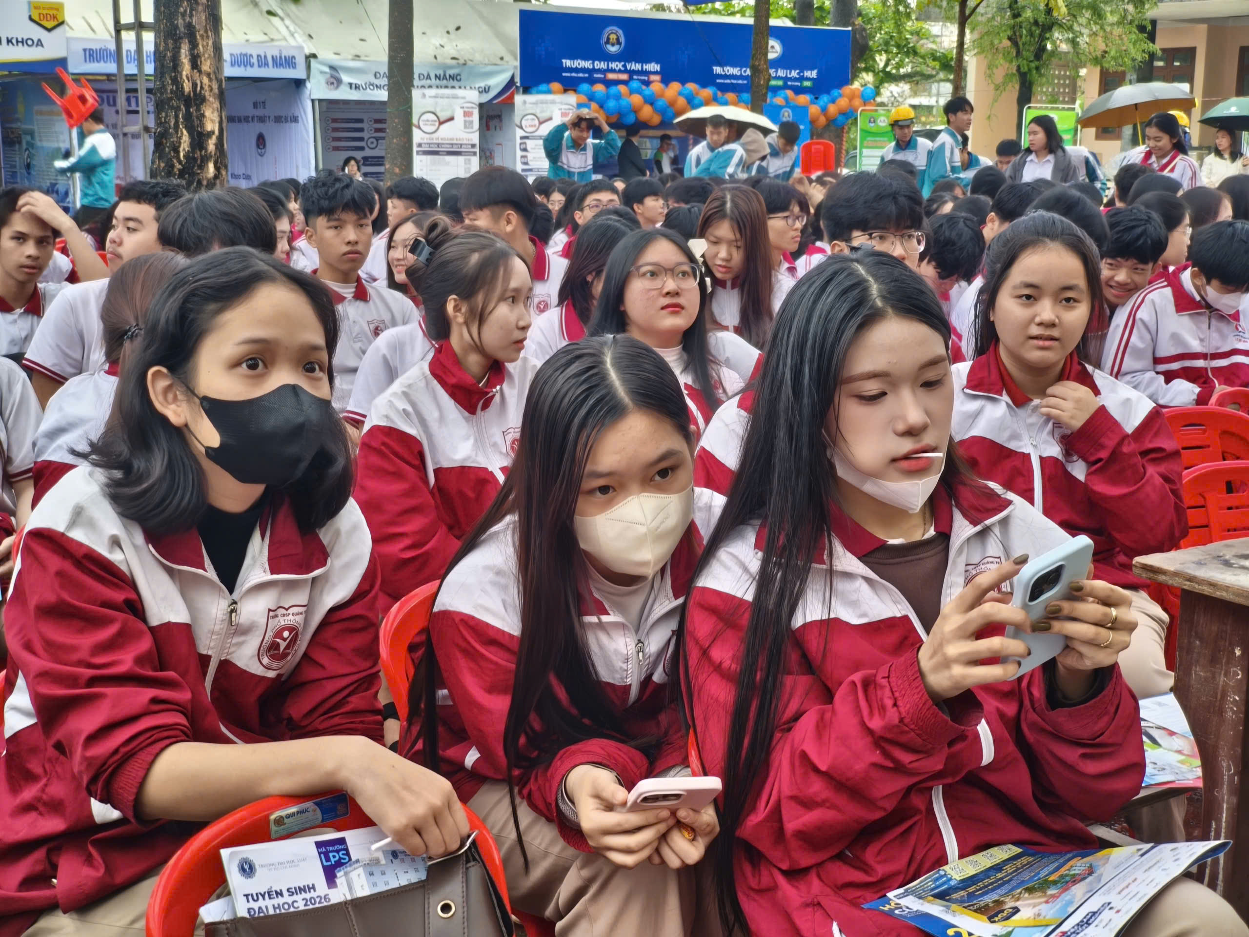 Bộ GD-ĐT lưu ý điểm mới của kỳ thi tốt nghiệp THPT 2026 - Ảnh 2.