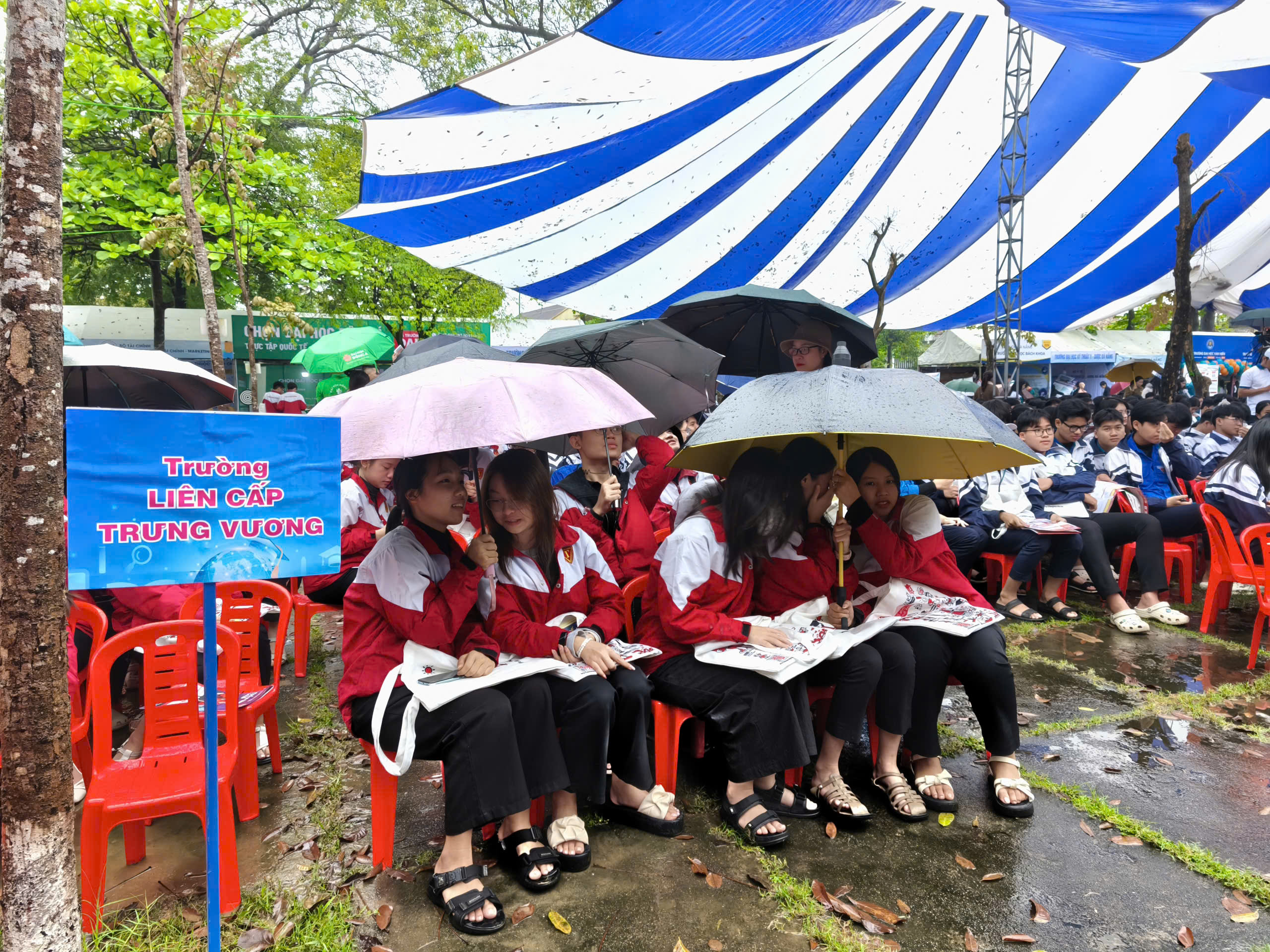 Bộ GD-ĐT lưu ý điểm mới của kỳ thi tốt nghiệp THPT 2026 - Ảnh 3.