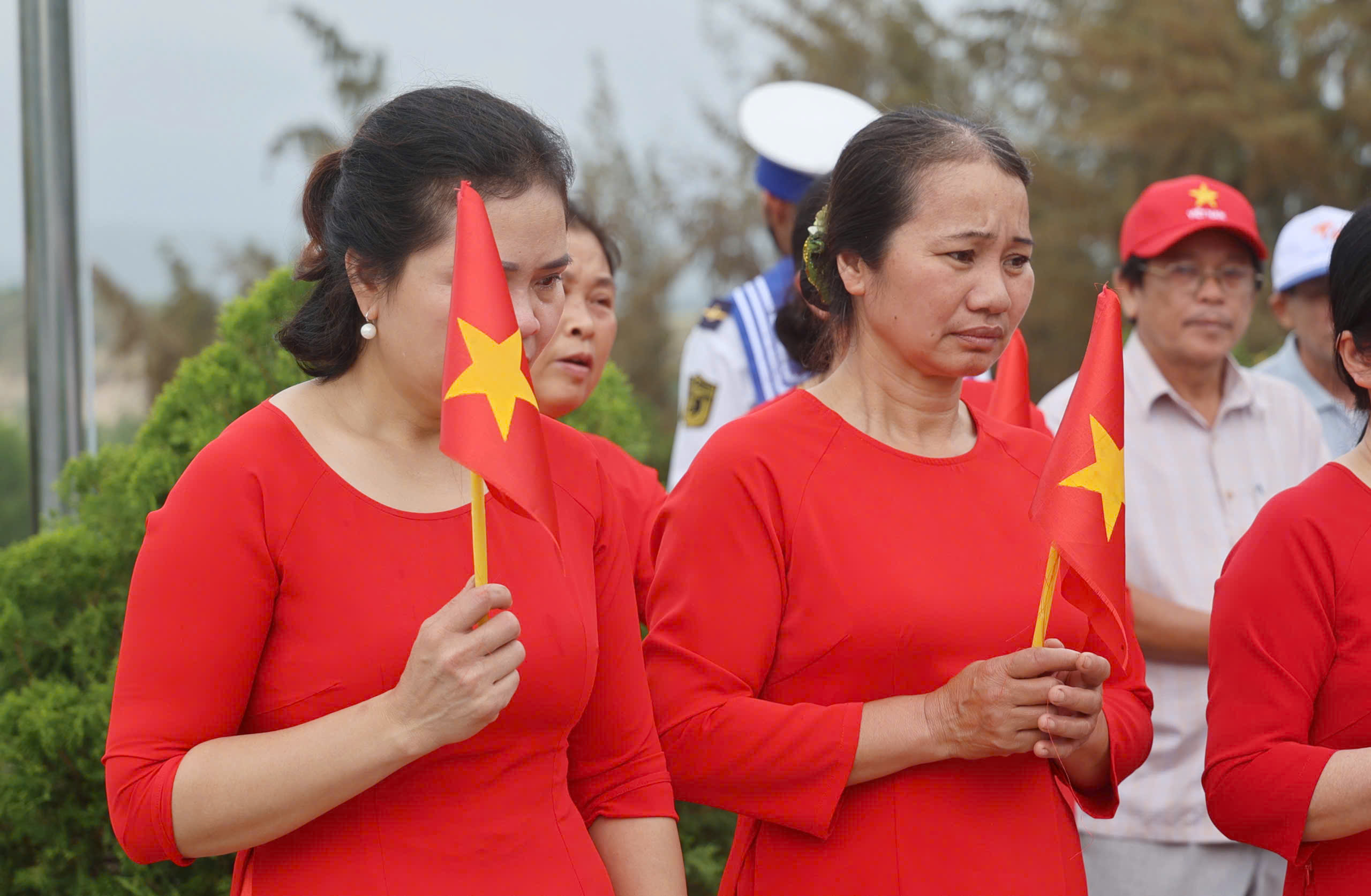 Hàng ngàn người dâng hương tưởng nhớ 64 chiến sĩ Gạc Ma nằm lại phía chân trời- Ảnh 6.