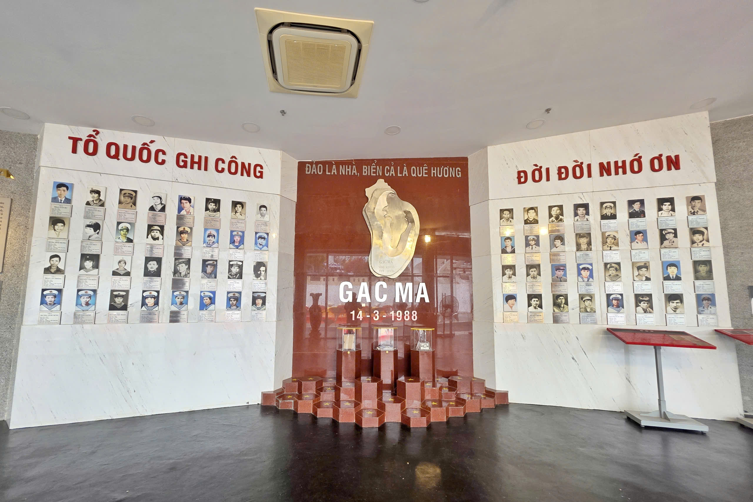 Hàng ngàn người dâng hương tưởng nhớ 64 chiến sĩ Gạc Ma nằm lại phía chân trời- Ảnh 13.