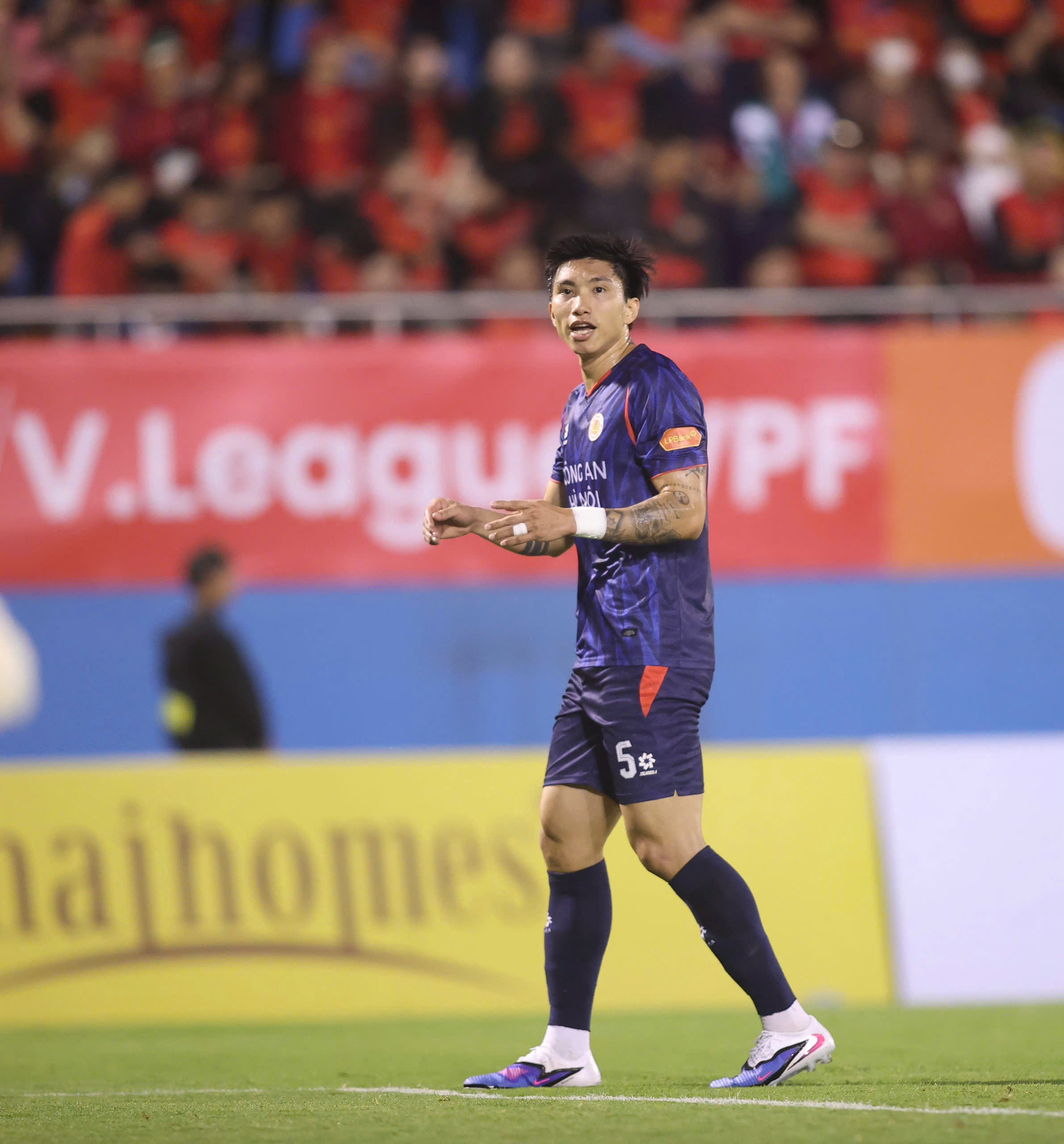 CLB Công an Hà Nội Đánh Bại Ninh Bình 2-1: Văn Hậu Khẳng Định Mục Tiêu Vô Địch
