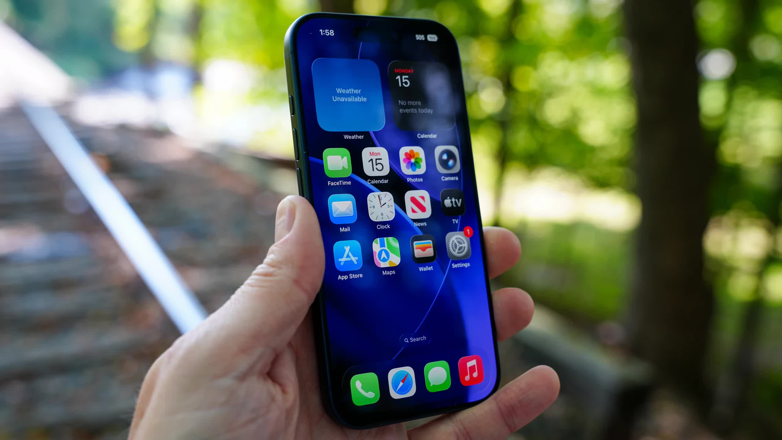 Nhiều người đang lãng phí tiền vì miếng dán màn hình đắt đỏ - Ảnh 2.