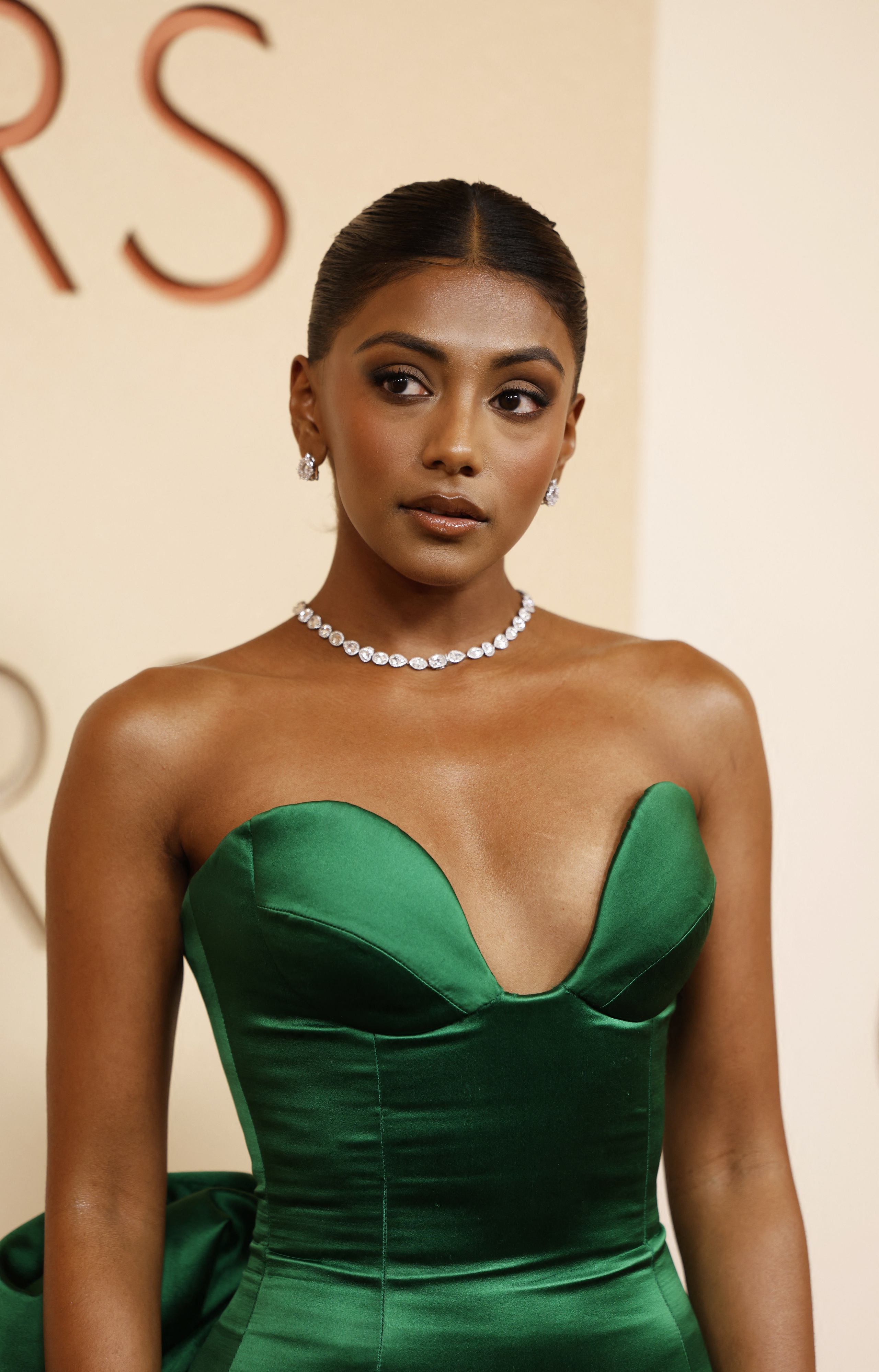 Dàn sao khoe sắc lộng lẫy trên thảm đỏ Oscar 2026 - Ảnh 20.