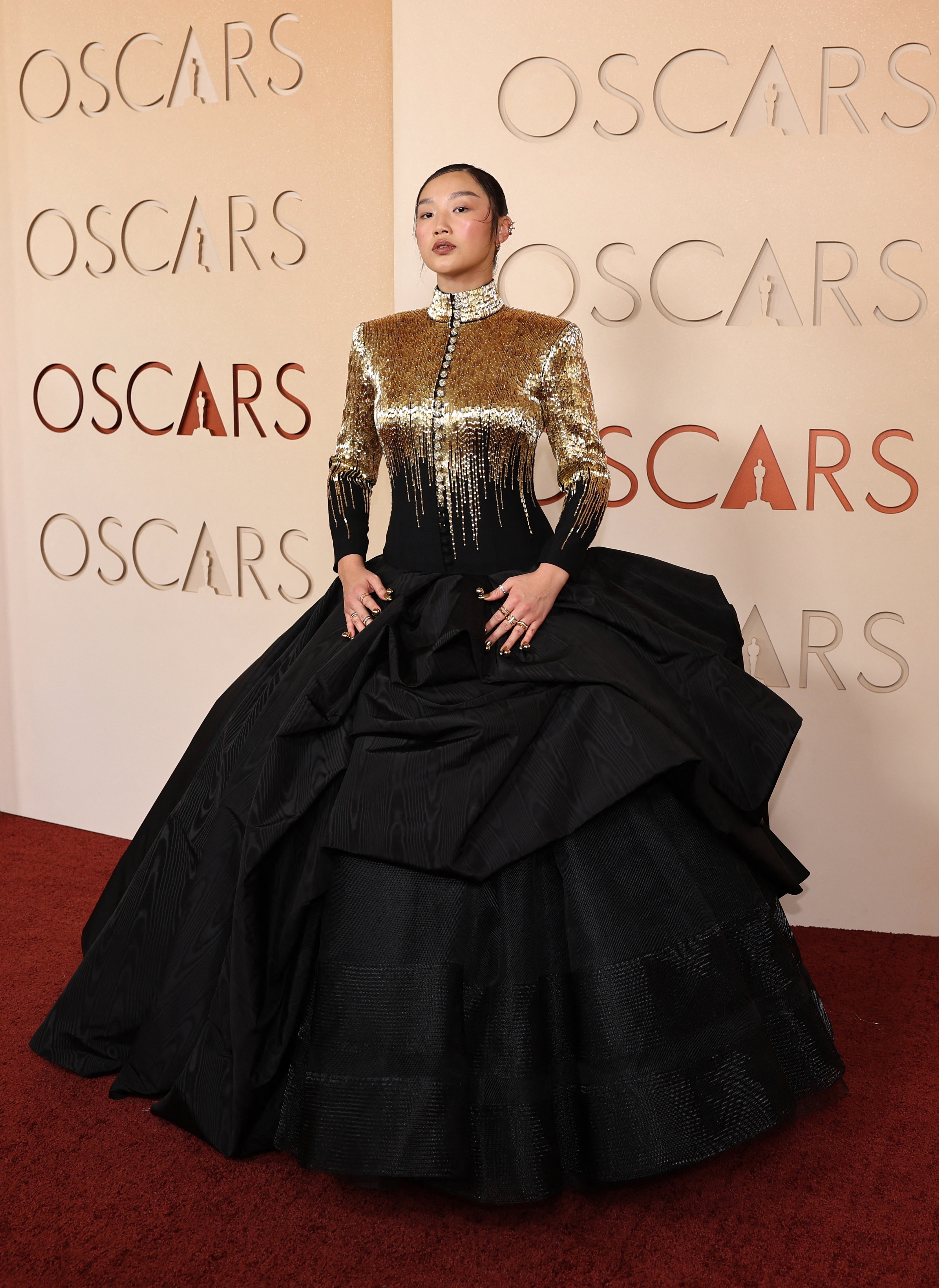 Dàn sao khoe sắc lộng lẫy trên thảm đỏ Oscar 2026 - Ảnh 13.