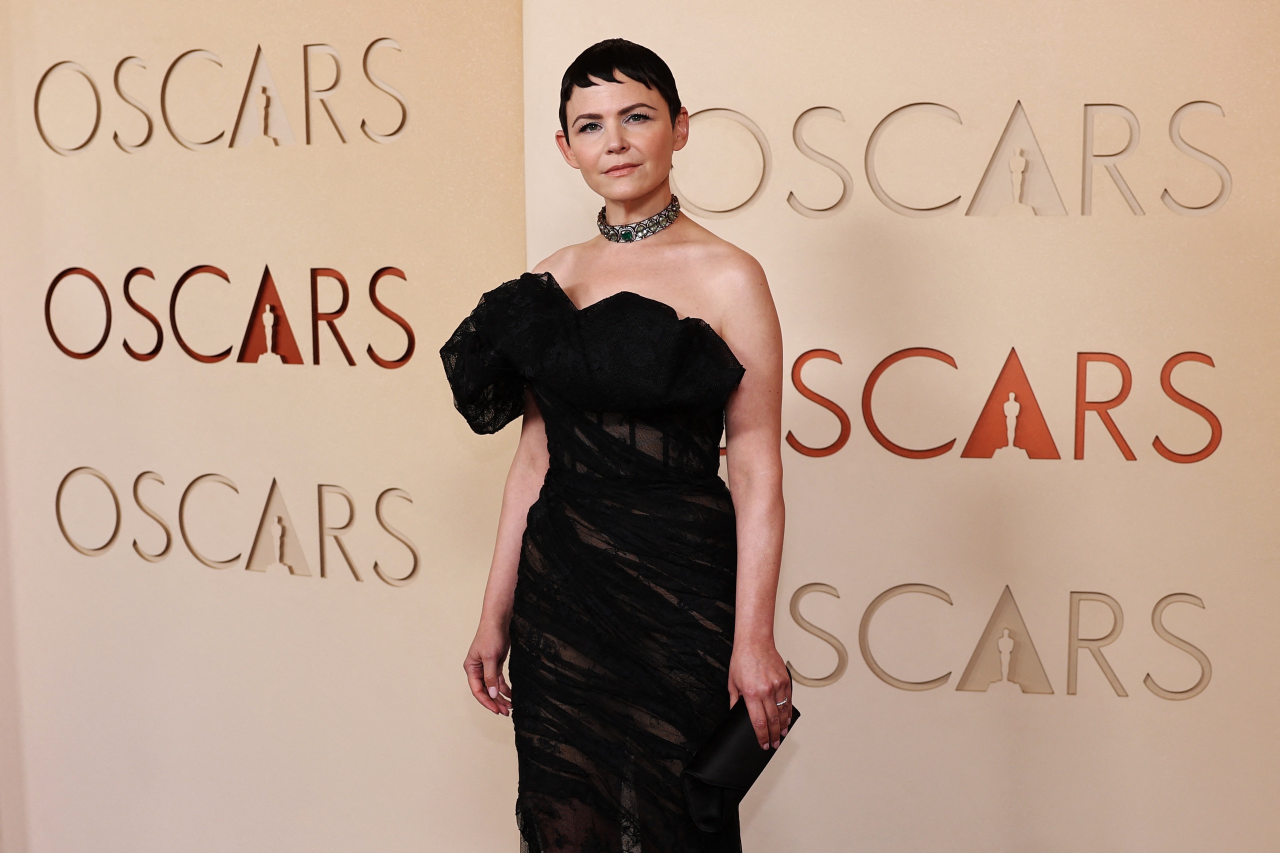 Dàn sao khoe sắc lộng lẫy trên thảm đỏ Oscar 2026 - Ảnh 11.