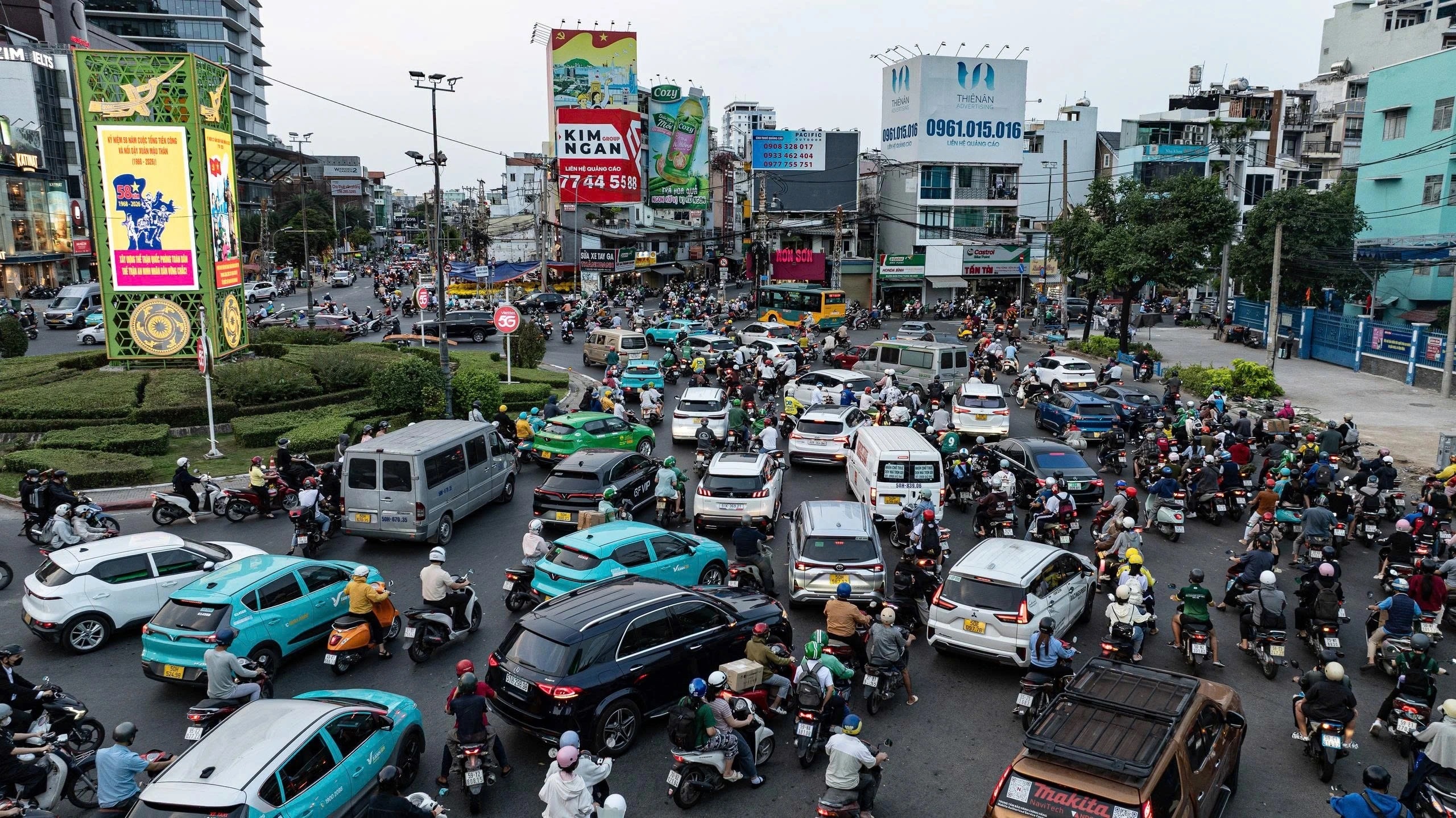 Tranh luận quanh chuyện giữ hay tháo vòng xoay - Ảnh 1.