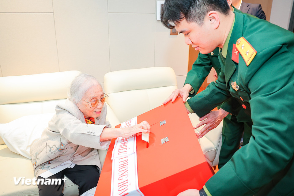 Những lá phiếu đặc biệt trong ngày hội bầu cử toàn dân- Ảnh 21. Những lá phiếu đặc biệt trong ngày hội bầu cử toàn dân- Ảnh 21.