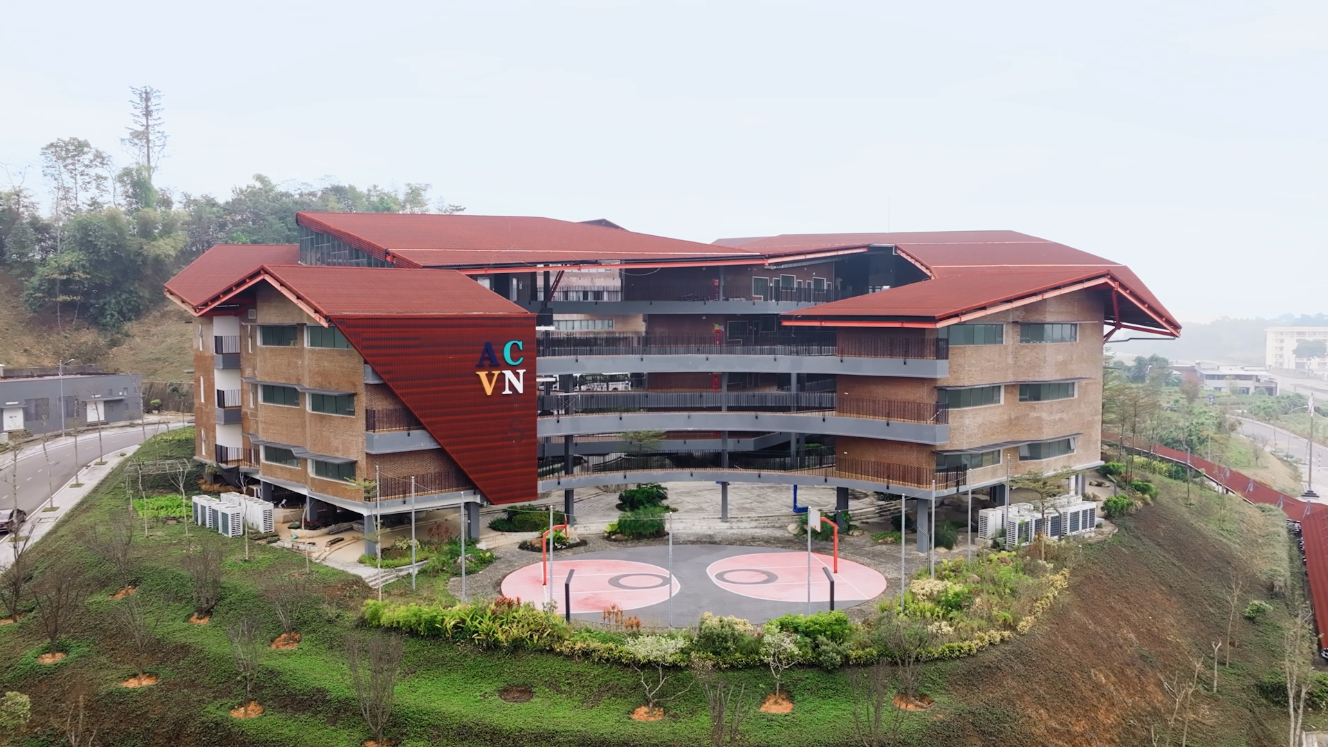 Trường nội tr&uacute; Anh đầu ti&ecirc;n v&agrave; tham vọng một trung t&acirc;m gi&aacute;o dục quốc tế - Ảnh 1.