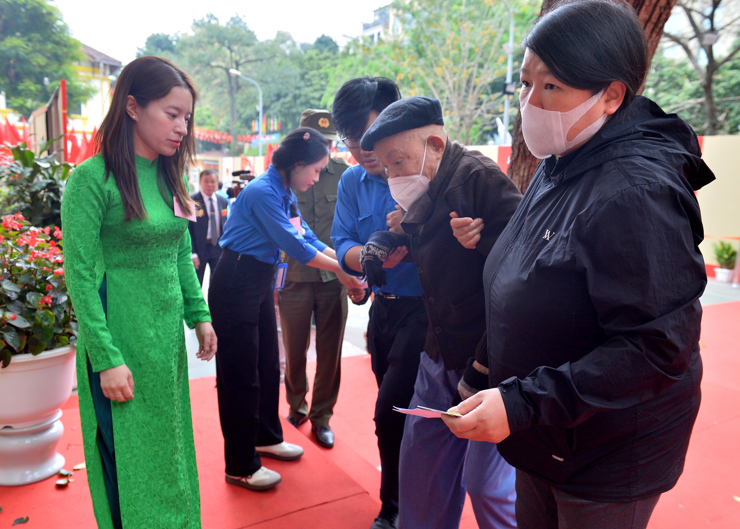 Những lá phiếu đặc biệt trong ngày hội bầu cử toàn dân- Ảnh 13. Những lá phiếu đặc biệt trong ngày hội bầu cử toàn dân- Ảnh 13.