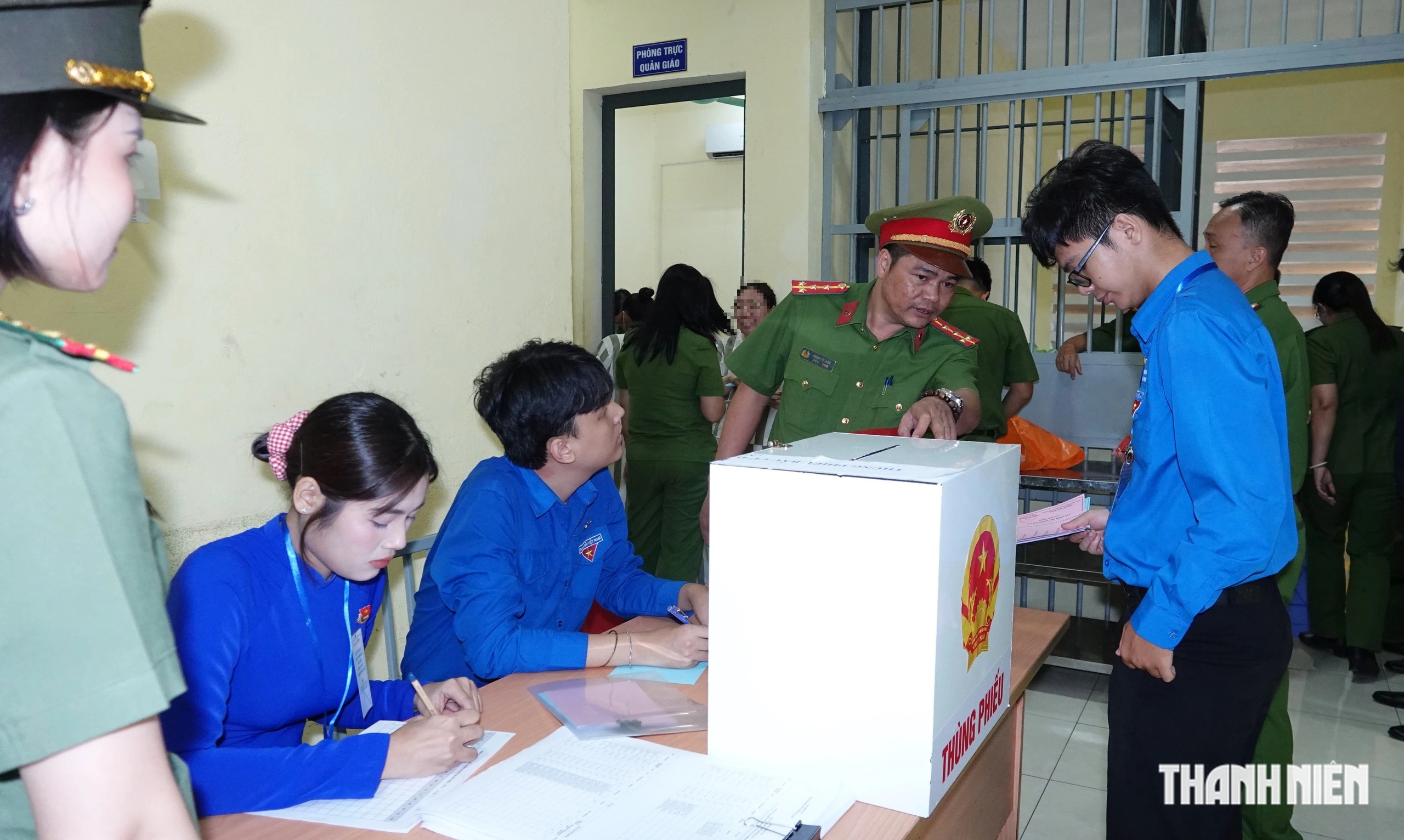 TP.HCM: Phường Xu&acirc;n H&ograve;a tổ chức bỏ phiếu bầu cử trong trại tạm tạm giam - Ảnh 3.
