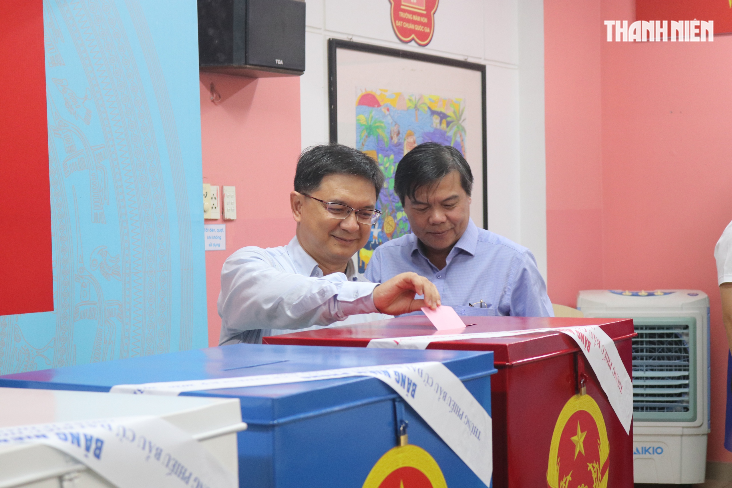 9,6 triệu cử tri TP.HCM bầu cử, có nhà nghiên cứu Nguyễn Đình Tư 106 tuổi- Ảnh 13. 9,6 triệu cử tri TP.HCM bầu cử, có nhà nghiên cứu Nguyễn Đình Tư 106 tuổi- Ảnh 13.