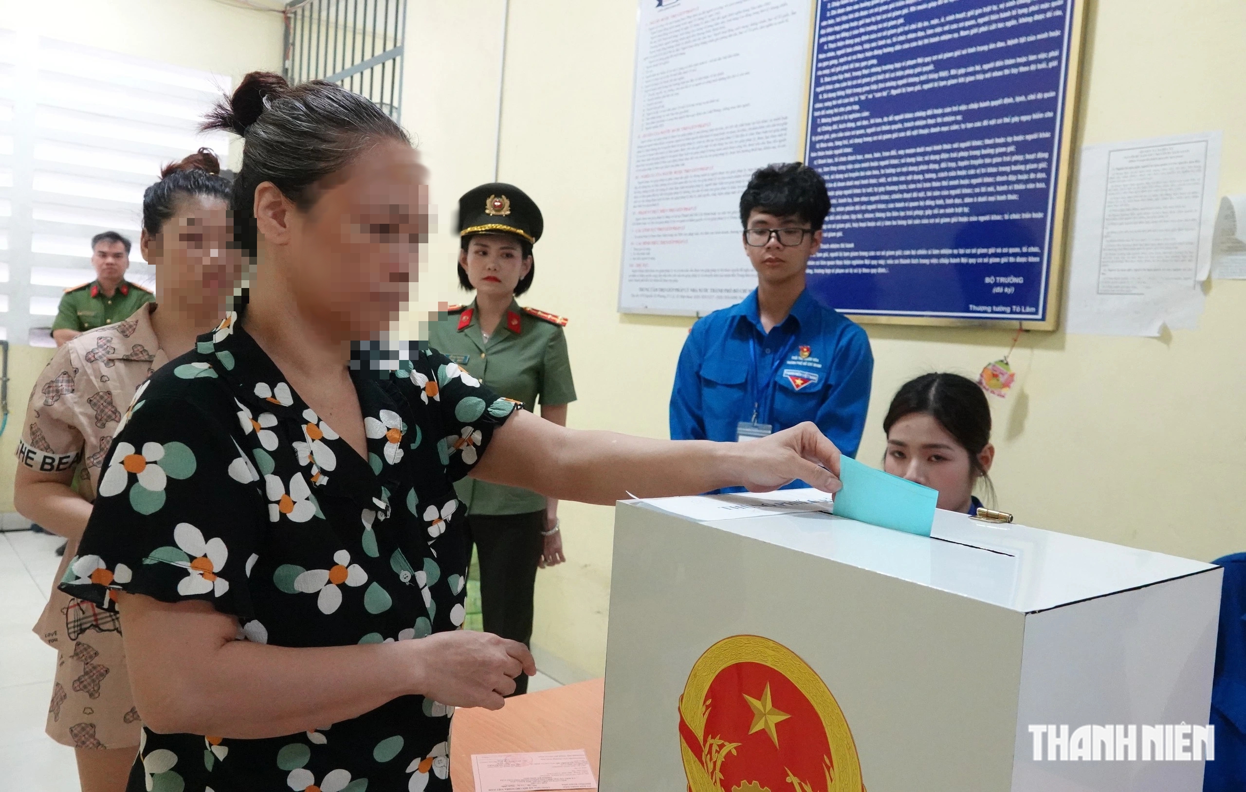 TP.HCM: Phường Xu&acirc;n H&ograve;a tổ chức bỏ phiếu bầu cử trong trại tạm tạm giam - Ảnh 7.