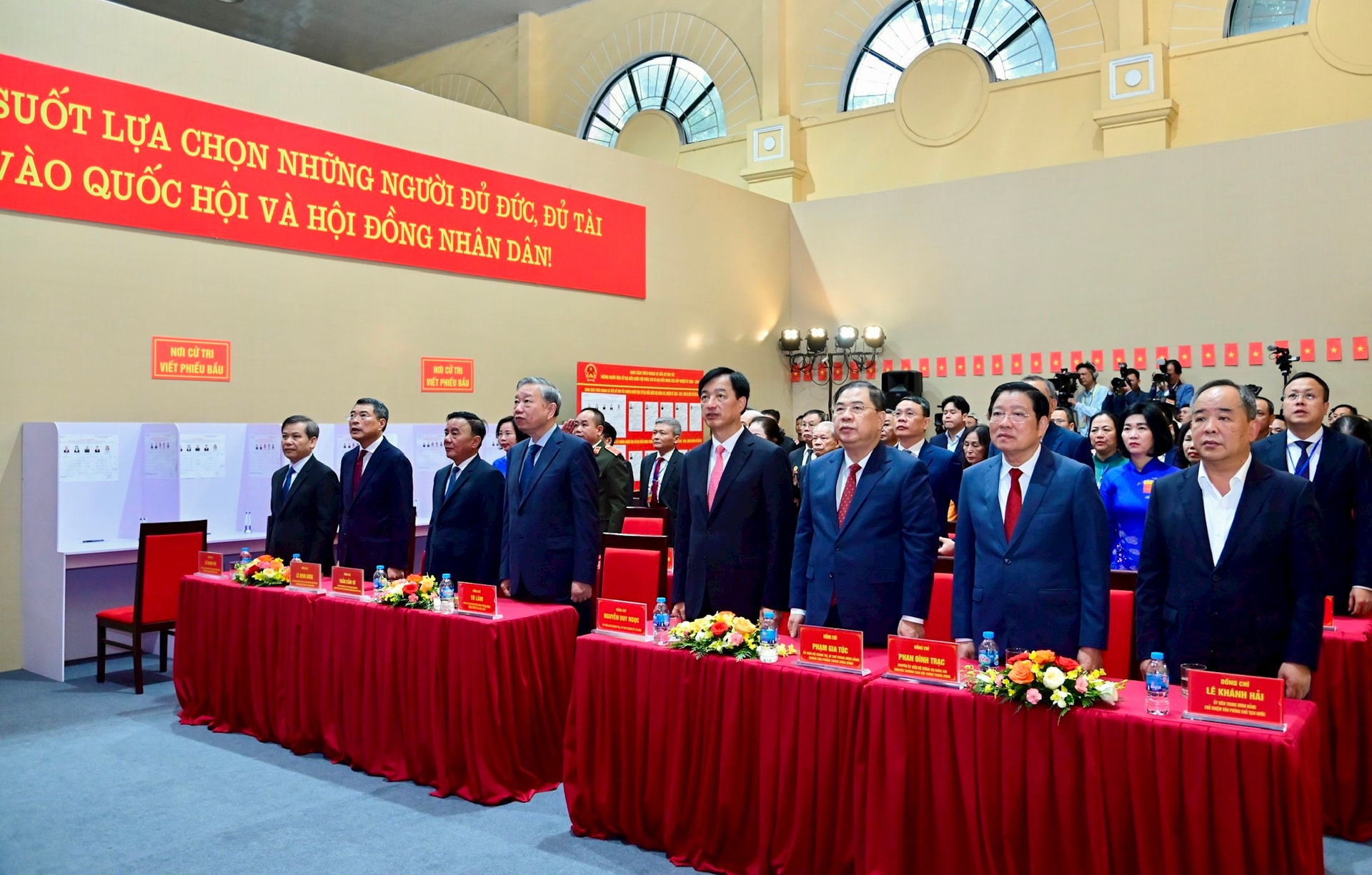 Lãnh đạo Đảng, Nhà nước bỏ phiếu bầu cử- Ảnh 3. Lãnh đạo Đảng, Nhà nước bỏ phiếu bầu cử- Ảnh 3.