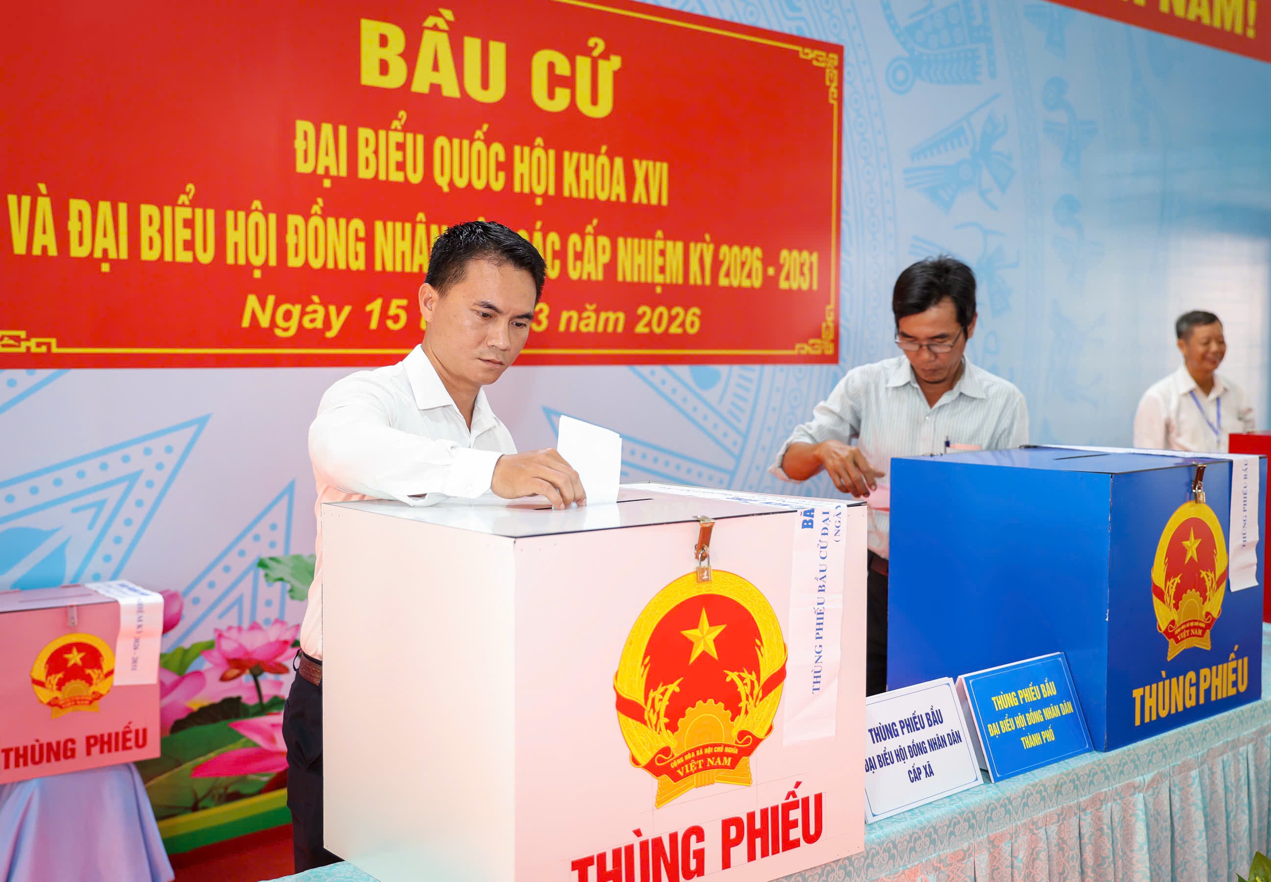 TP.HCM bầu đủ đại biểu, bộ máy chính quyền mới hoạt động từ 1.4 - Ảnh 1.