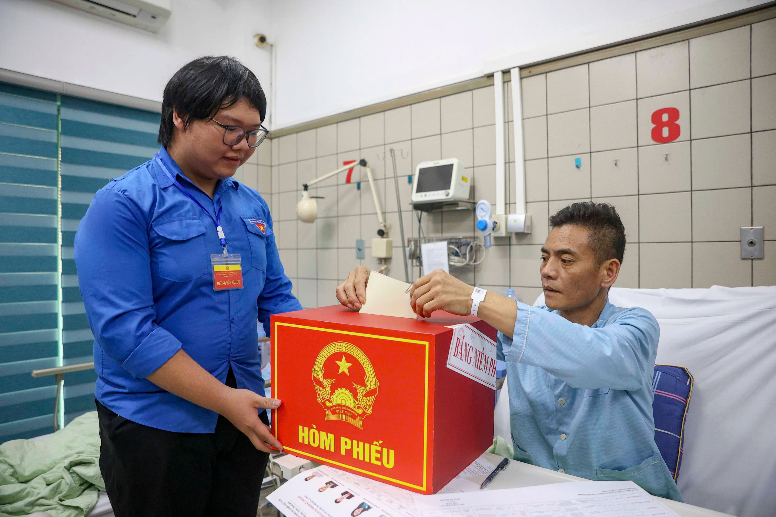 Những lá phiếu đặc biệt trong ngày hội bầu cử toàn dân- Ảnh 6. Những lá phiếu đặc biệt trong ngày hội bầu cử toàn dân- Ảnh 6.