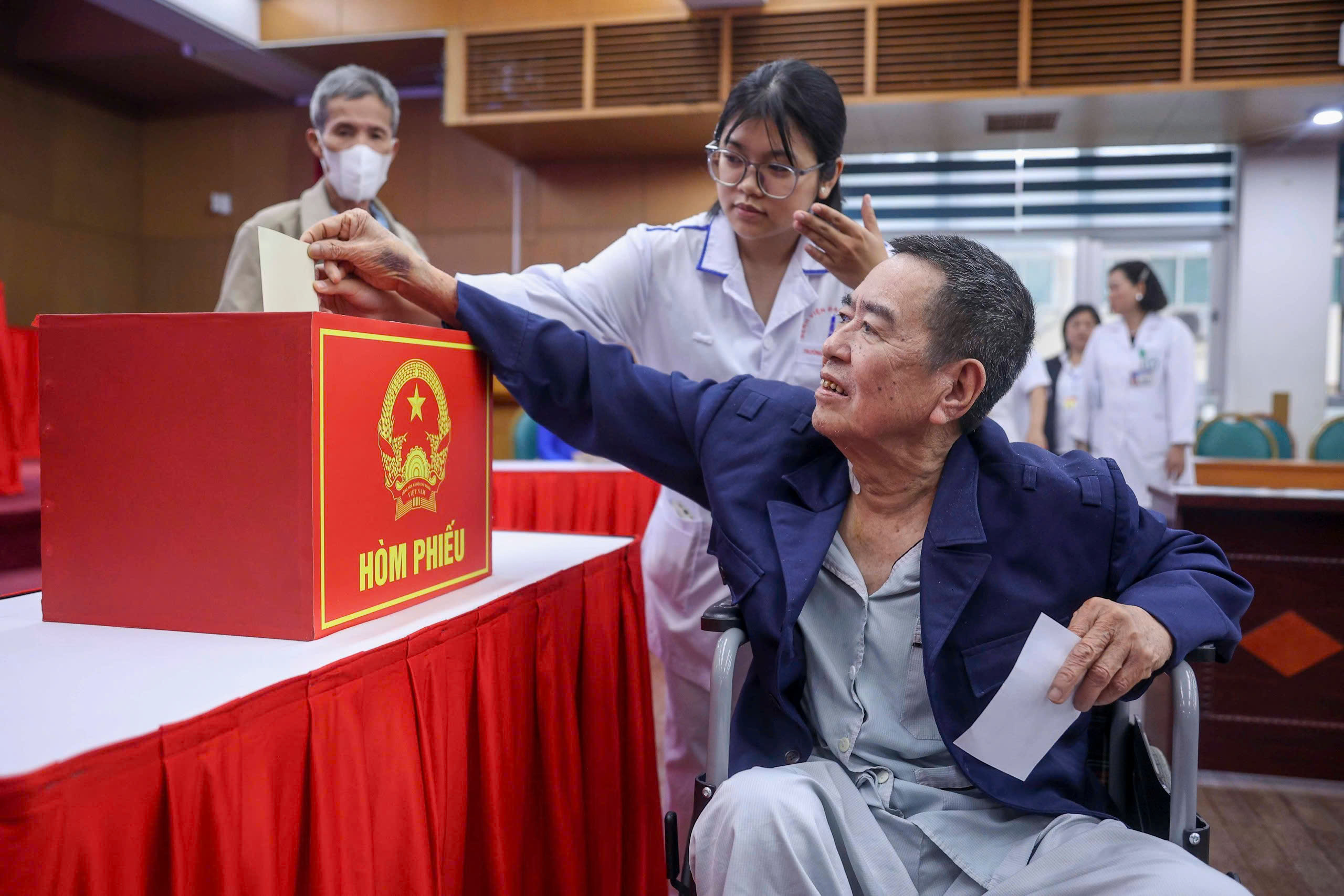 Những lá phiếu đặc biệt trong ngày hội bầu cử toàn dân- Ảnh 8. Những lá phiếu đặc biệt trong ngày hội bầu cử toàn dân- Ảnh 8.