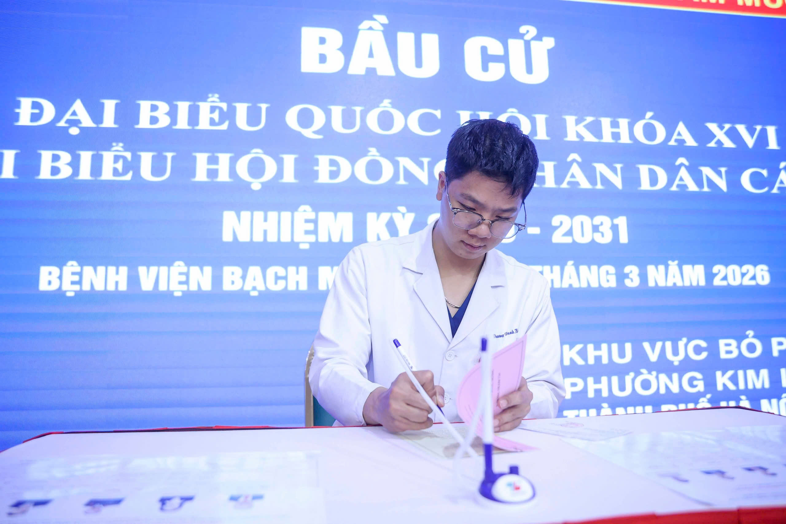 Những lá phiếu đặc biệt trong ngày hội bầu cử toàn dân- Ảnh 11. Những lá phiếu đặc biệt trong ngày hội bầu cử toàn dân- Ảnh 11.
