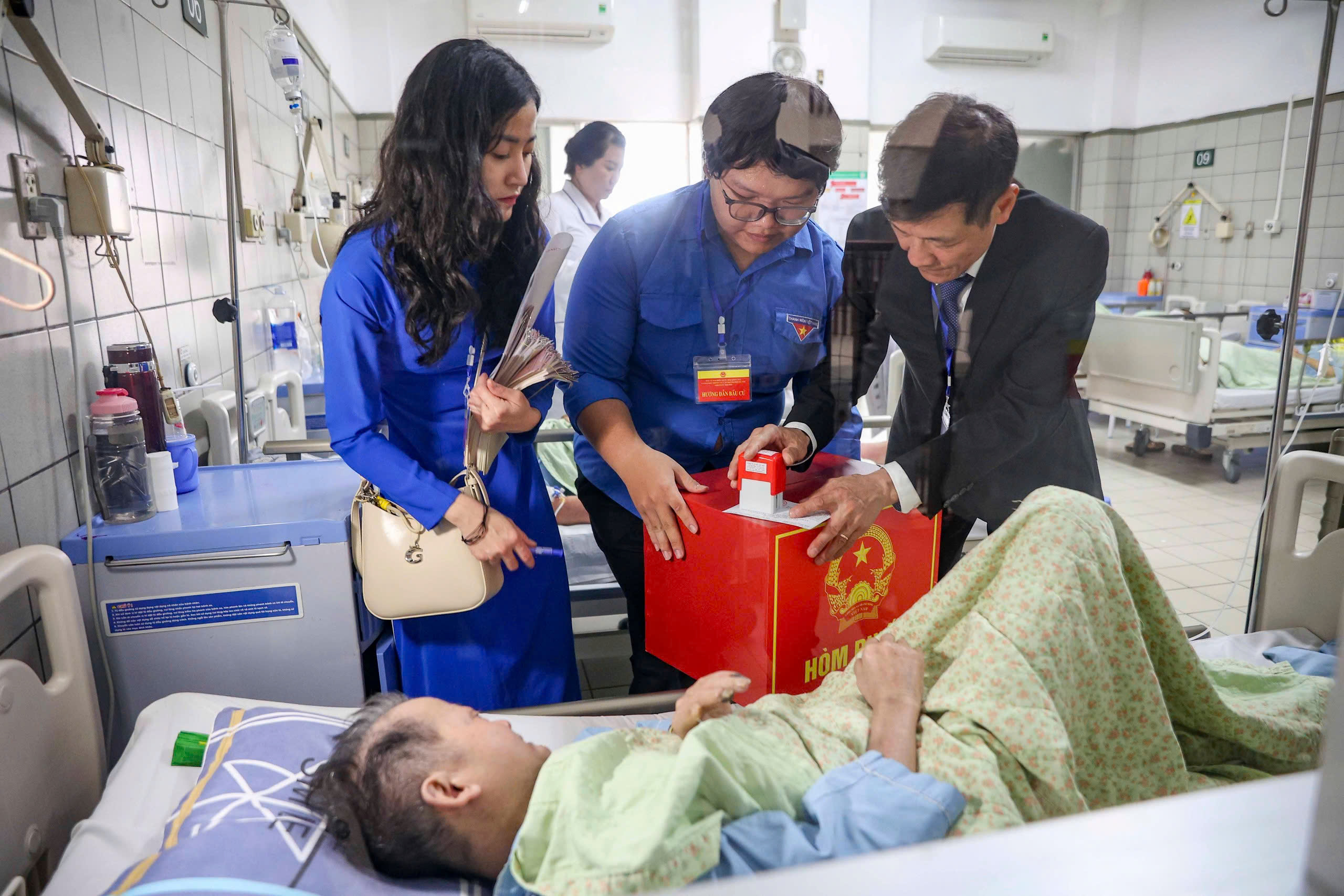 Những lá phiếu đặc biệt trong ngày hội bầu cử toàn dân- Ảnh 7. Những lá phiếu đặc biệt trong ngày hội bầu cử toàn dân- Ảnh 7.