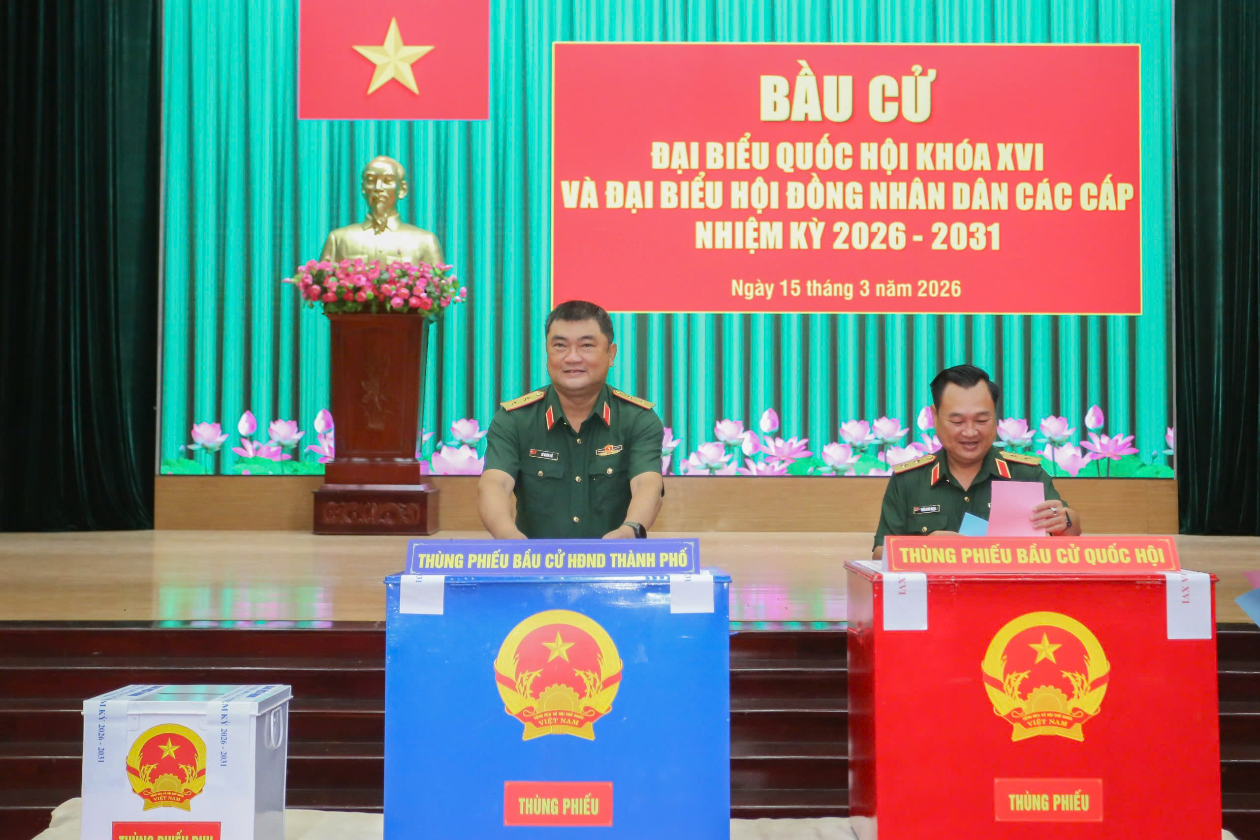 9,6 triệu cử tri TP.HCM bầu cử, có nhà nghiên cứu Nguyễn Đình Tư 106 tuổi- Ảnh 9. 9,6 triệu cử tri TP.HCM bầu cử, có nhà nghiên cứu Nguyễn Đình Tư 106 tuổi- Ảnh 9.