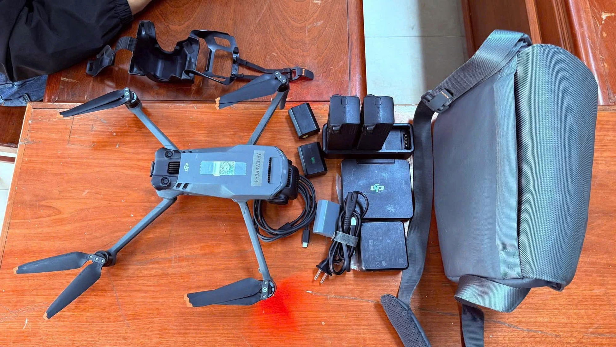 Du khách nước ngòai bị phát hiện bay drone trái phép tại bãi biển Đà Nẵng - Ảnh 2.