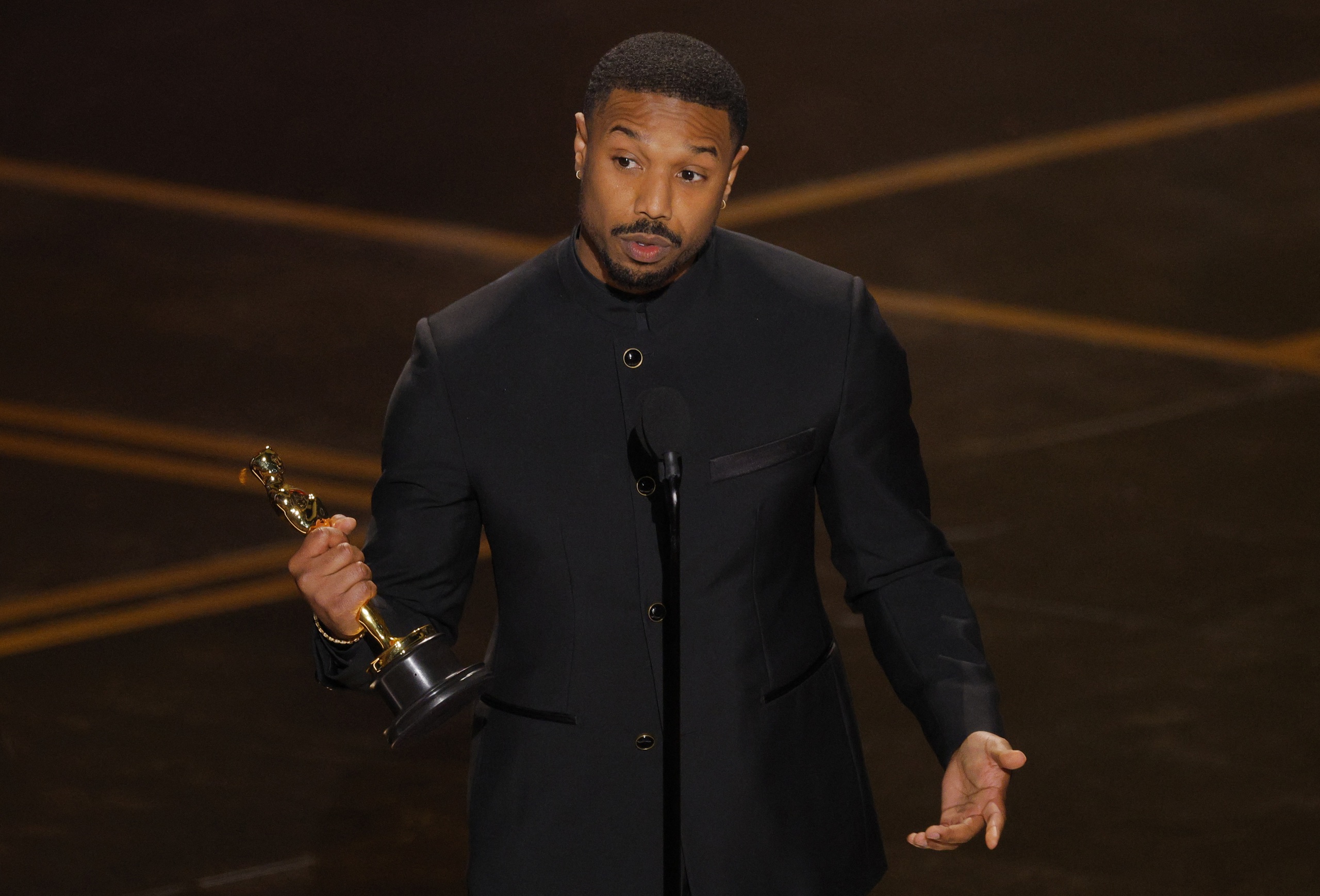  Từ Marvel, 'người đàn ông quyến rũ nhất thế giới' đến tượng vàng Oscar - Ảnh 1.