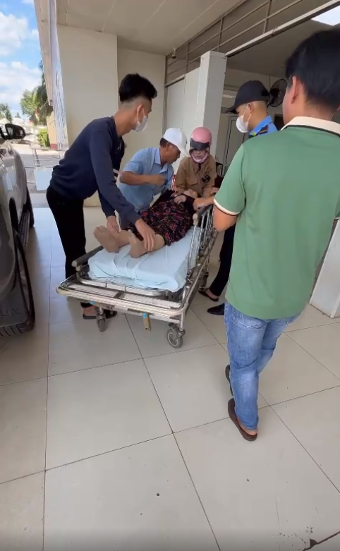 CSGT Đồng Nai dùng xe đặc chủng đưa người phụ nữ bị tai nạn đi cấp cứu - Ảnh 3.