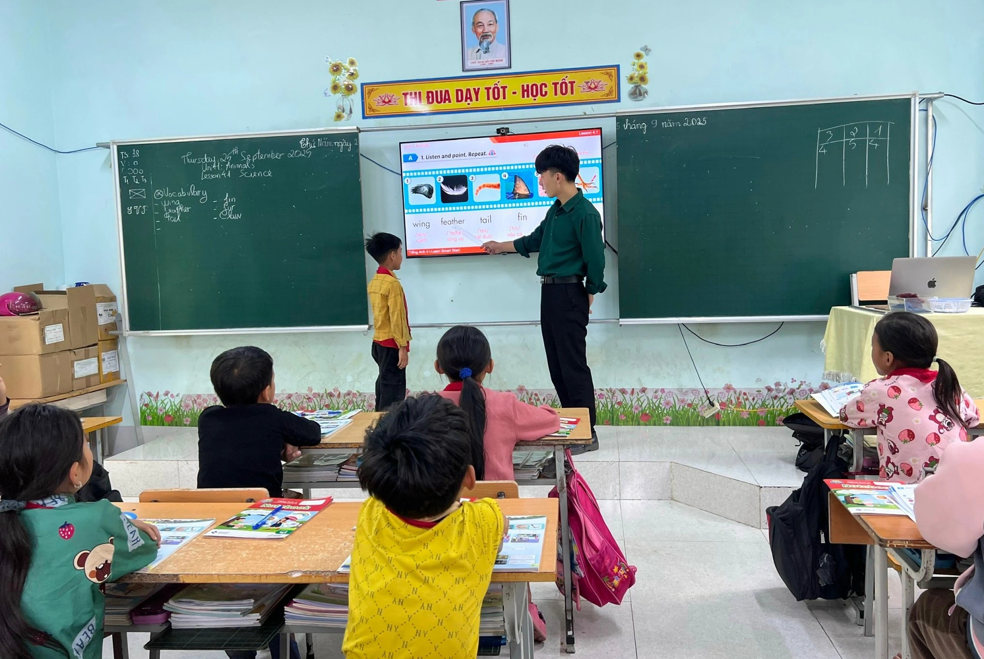 Hiệu trưởng phổ thông phải đứng lớp: Đảm bảo chất lượng giáo dục hay chỉ là hình thức?
