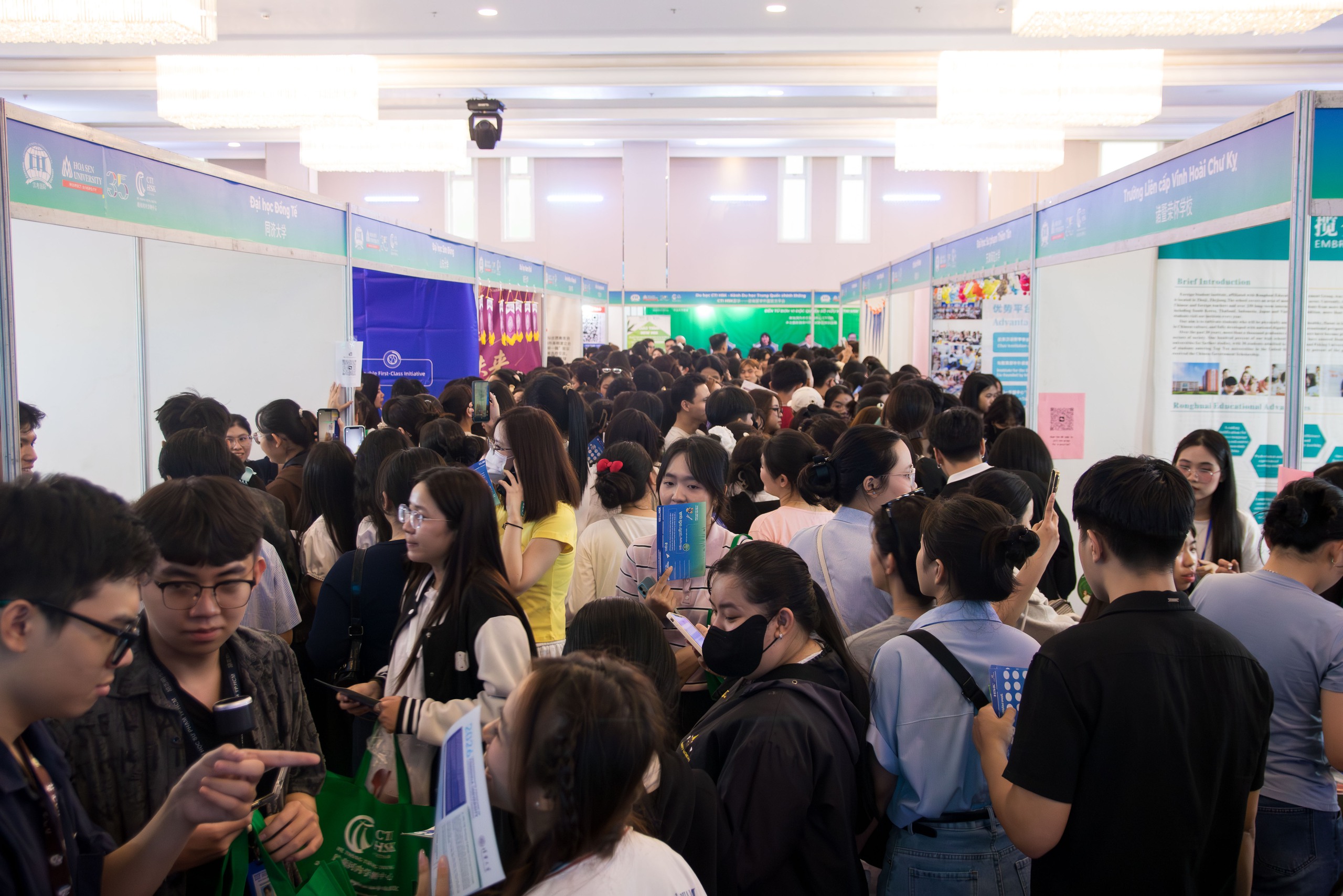 Giải mã 'cơn sốt' du học Trung Quốc của người Việt - Ảnh 1.