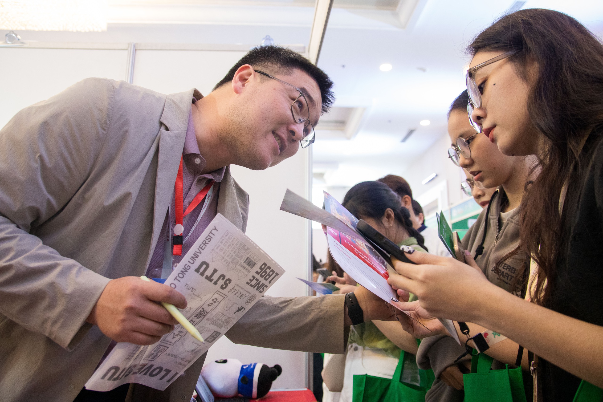 Giải mã 'cơn sốt' du học Trung Quốc của người Việt - Ảnh 2.