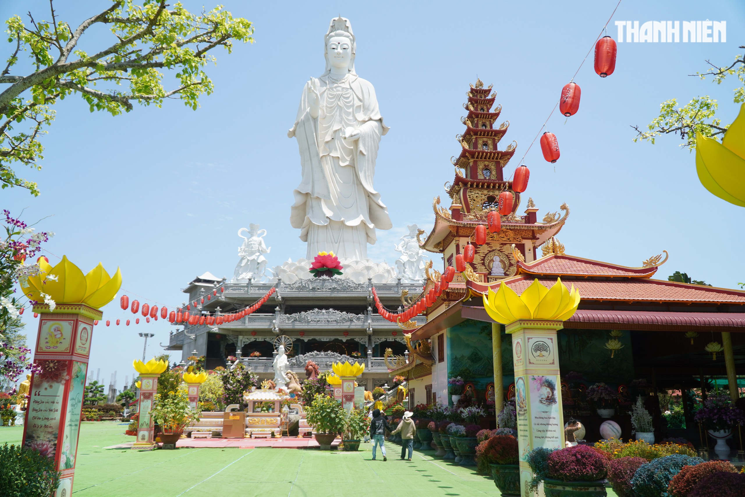 Ngôi chùa miền Tây có tượng Quan Âm cao 71 m, đẹp như chốn tiên cảnh - Ảnh 8. Ngôi chùa miền Tây có tượng Quan Âm cao 71 m, đẹp như chốn tiên cảnh - Ảnh 8.