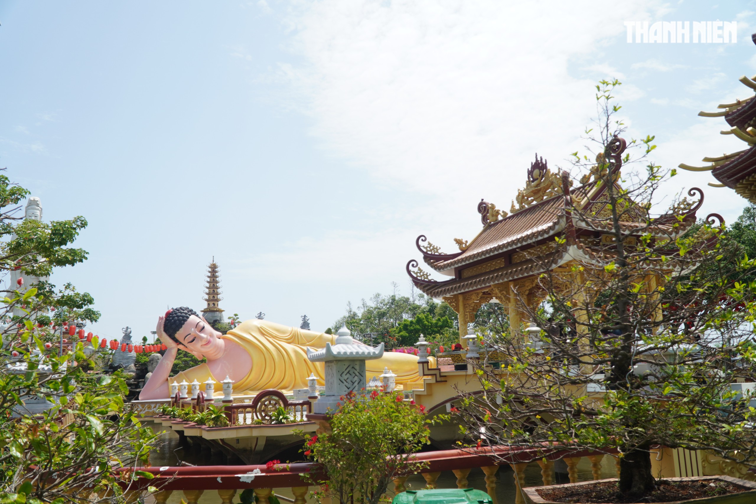 Ngôi chùa miền Tây có tượng Quan Âm cao 71 m, đẹp như chốn tiên cảnh - Ảnh 5. Ngôi chùa miền Tây có tượng Quan Âm cao 71 m, đẹp như chốn tiên cảnh - Ảnh 5.