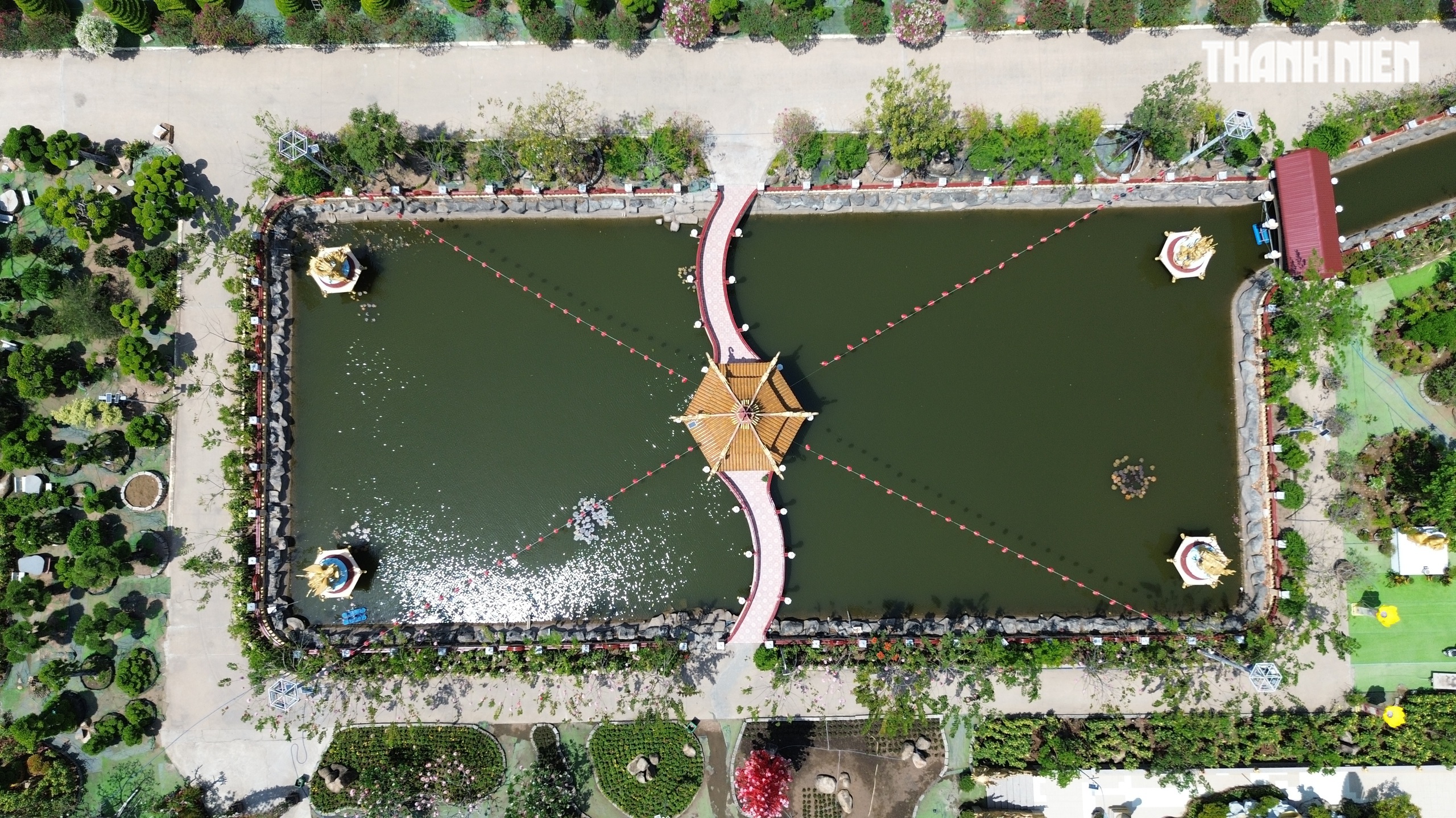 Ngôi chùa miền Tây có tượng Quan Âm cao 71 m, đẹp như chốn tiên cảnh - Ảnh 3. Ngôi chùa miền Tây có tượng Quan Âm cao 71 m, đẹp như chốn tiên cảnh - Ảnh 3.