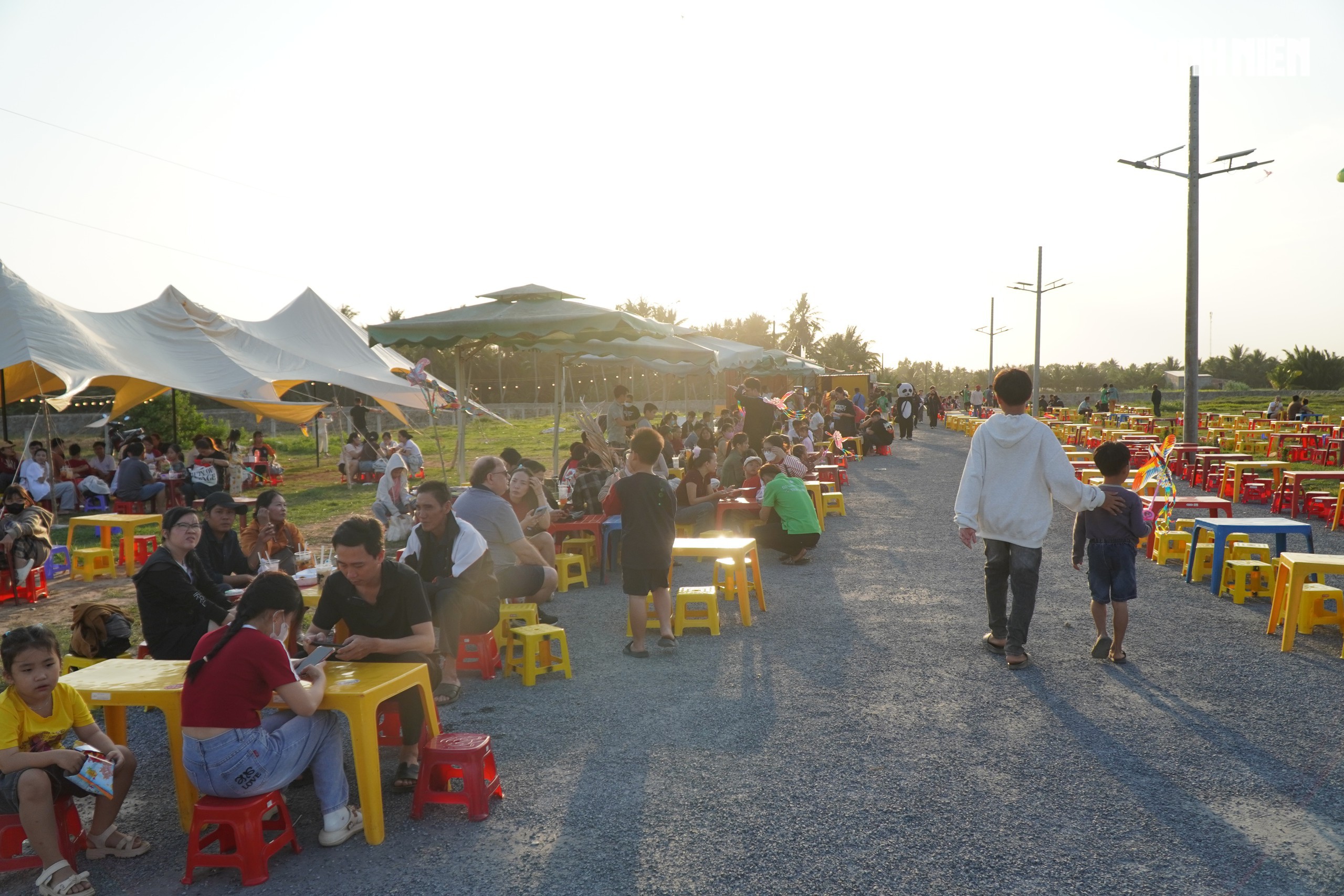 Bãi thả diều khổng lồ ngắm hoàng hôn cực 'chill' ở Vĩnh Long - Ảnh 11.