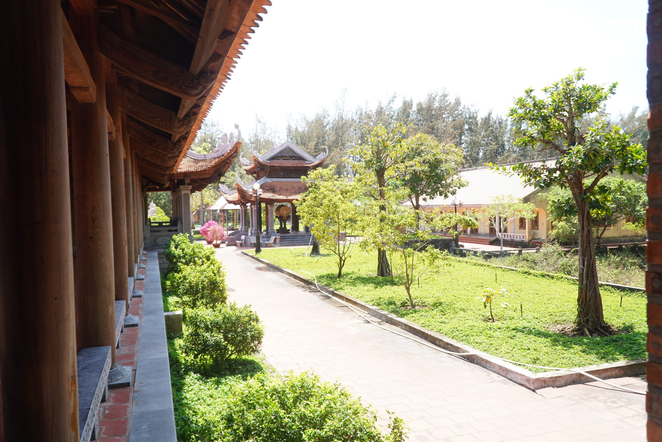 Thiền viện Tr&uacute;c L&acirc;m Tr&agrave; Vinh: Ng&ocirc;i ch&ugrave;a bằng gỗ v&agrave; đ&aacute; ở cực Đ&ocirc;ng tổ quốc- Ảnh 15.