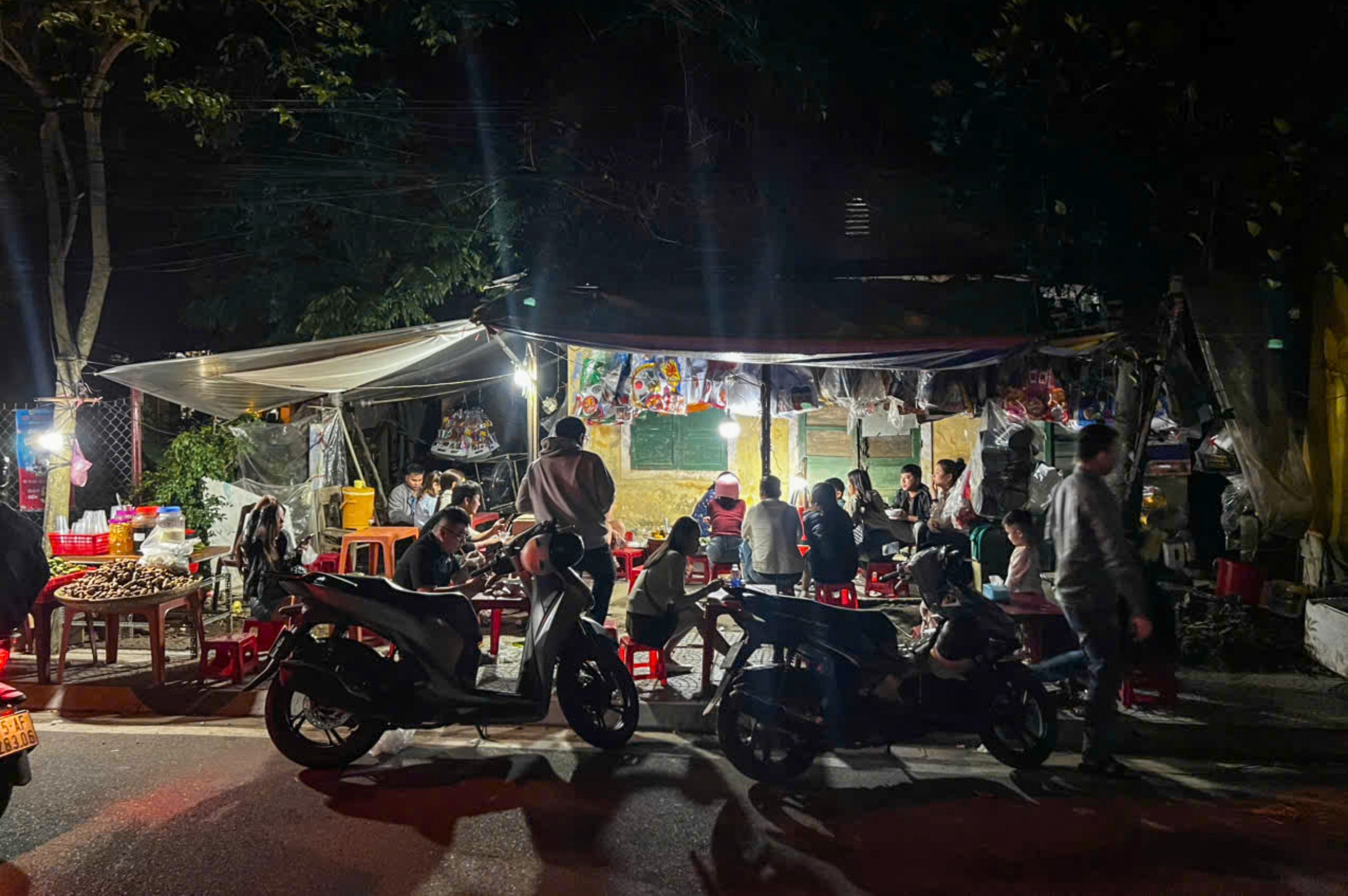 Qu&aacute;n b&aacute;nh canh đồ m&atilde; ở Huế với hương vị đậm đ&agrave; v&agrave; kh&ocirc;ng gian độc đ&aacute;o - Ảnh 1.