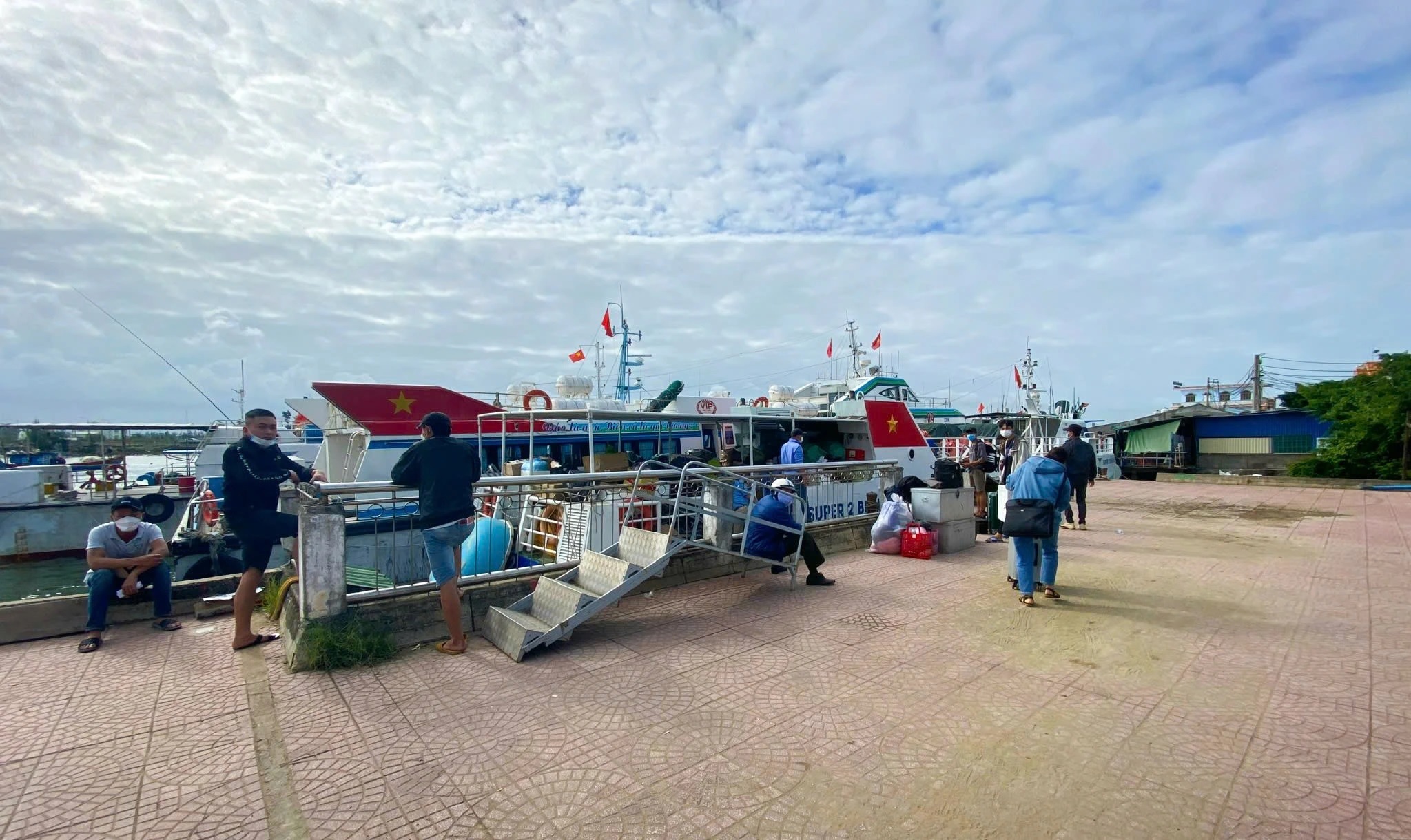 - Ảnh 2. - Ảnh 2.