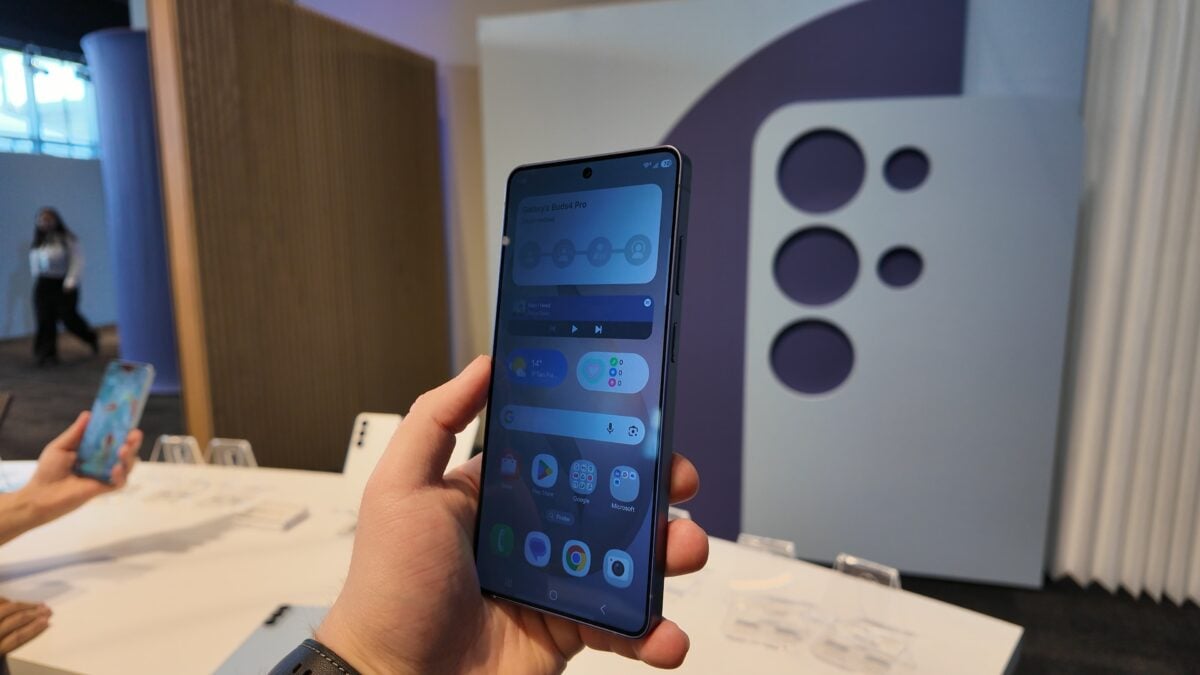 Màn hình chống nhìn trộm có đến với Galaxy S25 qua One UI 8.5? - Ảnh 1.