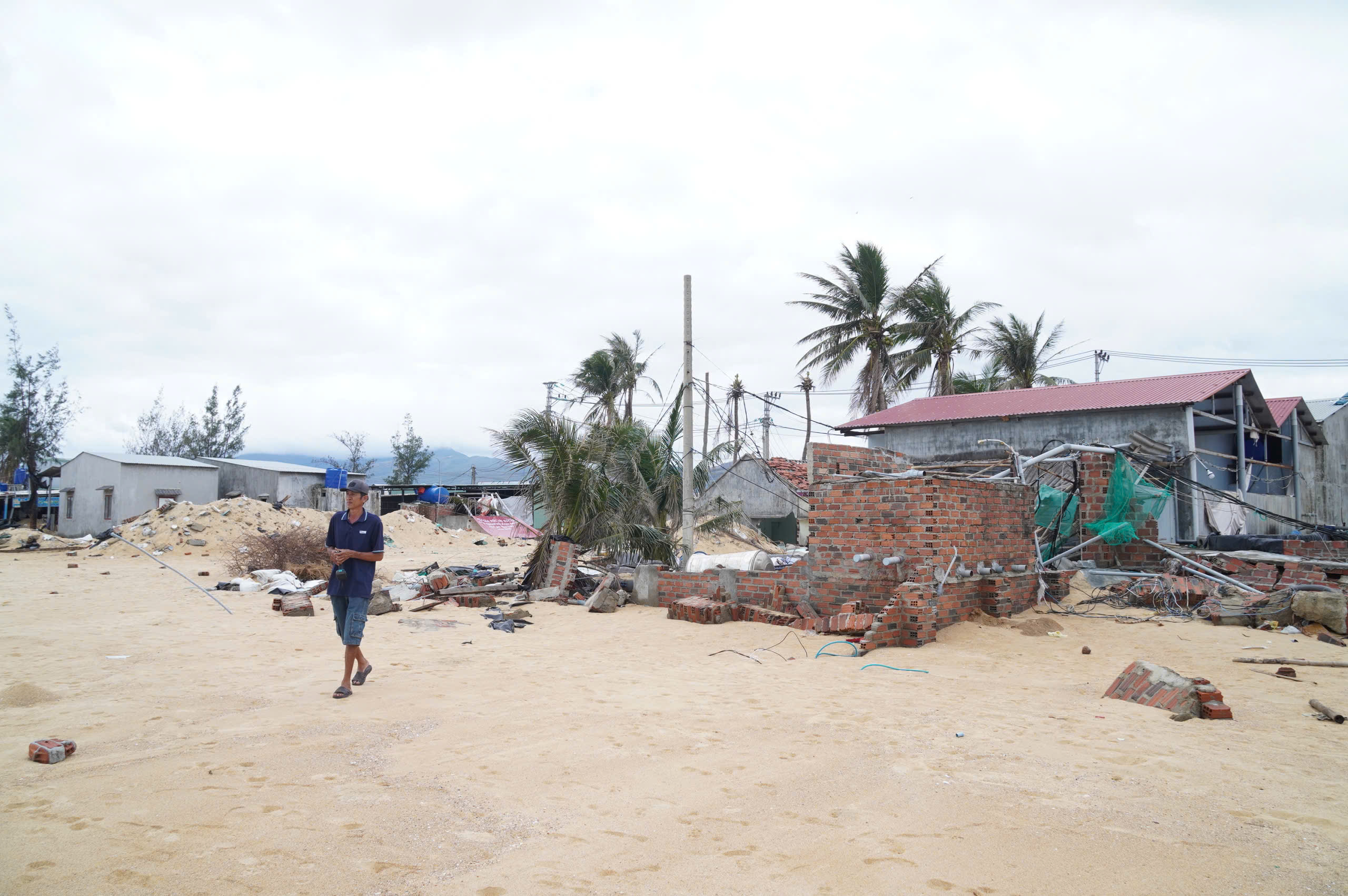 Gia Lai đôn đốc tiến độ di dời gần 1.900 hộ dân khỏi vùng thiên tai - Ảnh 1.