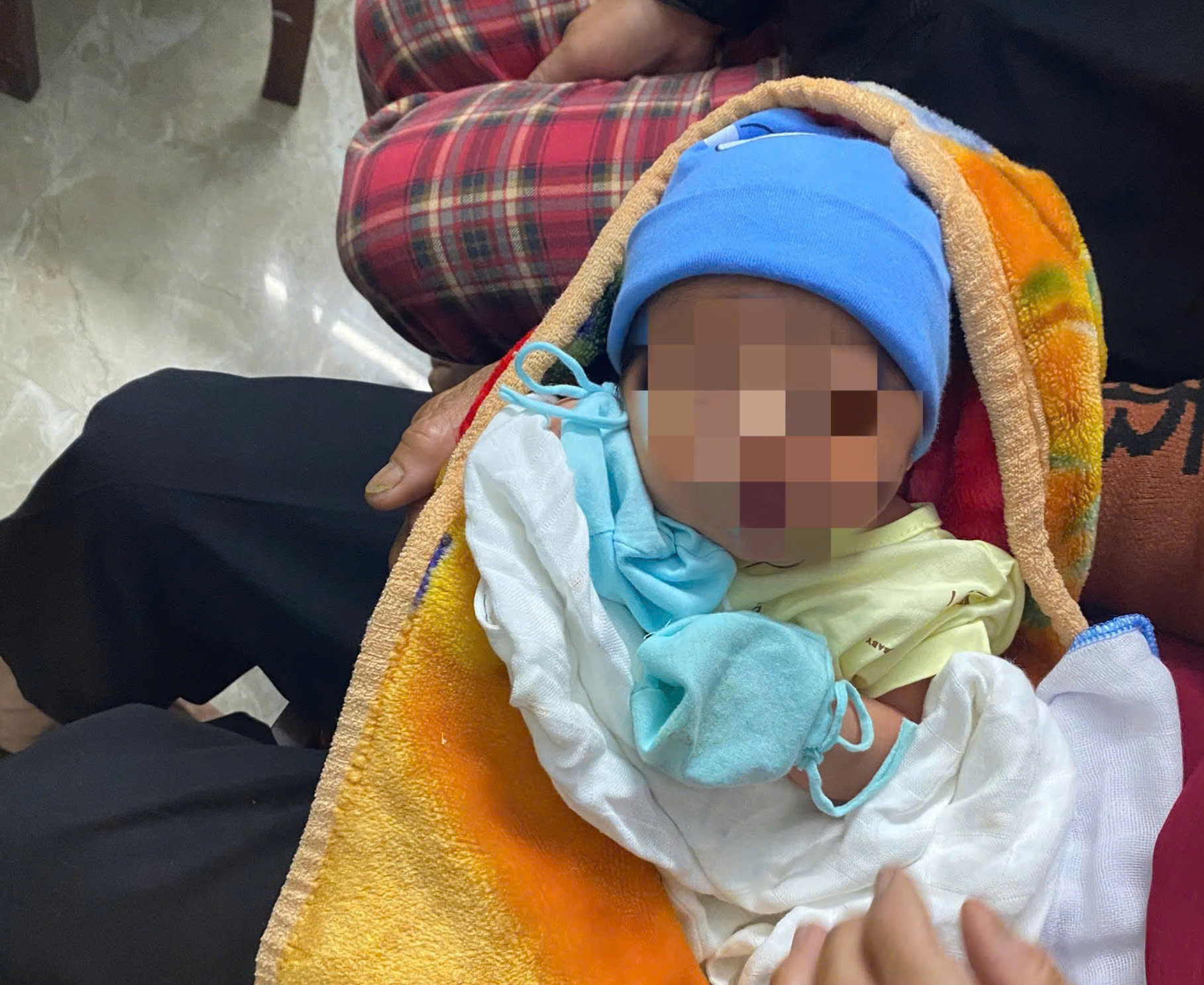 Quảng Trị: Cháu bé sơ sinh bị bỏ rơi dưới hầm chui cao tốc- Ảnh 1.