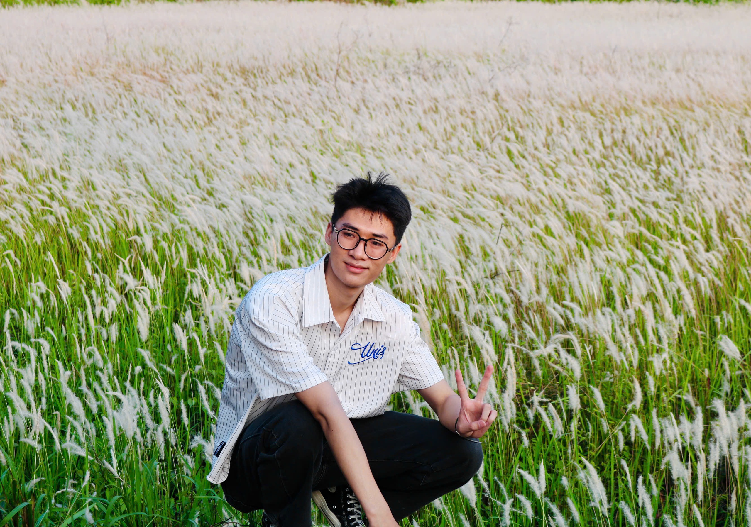 C&aacute;nh đồng cỏ lau nở trắng x&oacute;a khiến nhiều người m&ecirc; mẩn check-in- Ảnh 3.