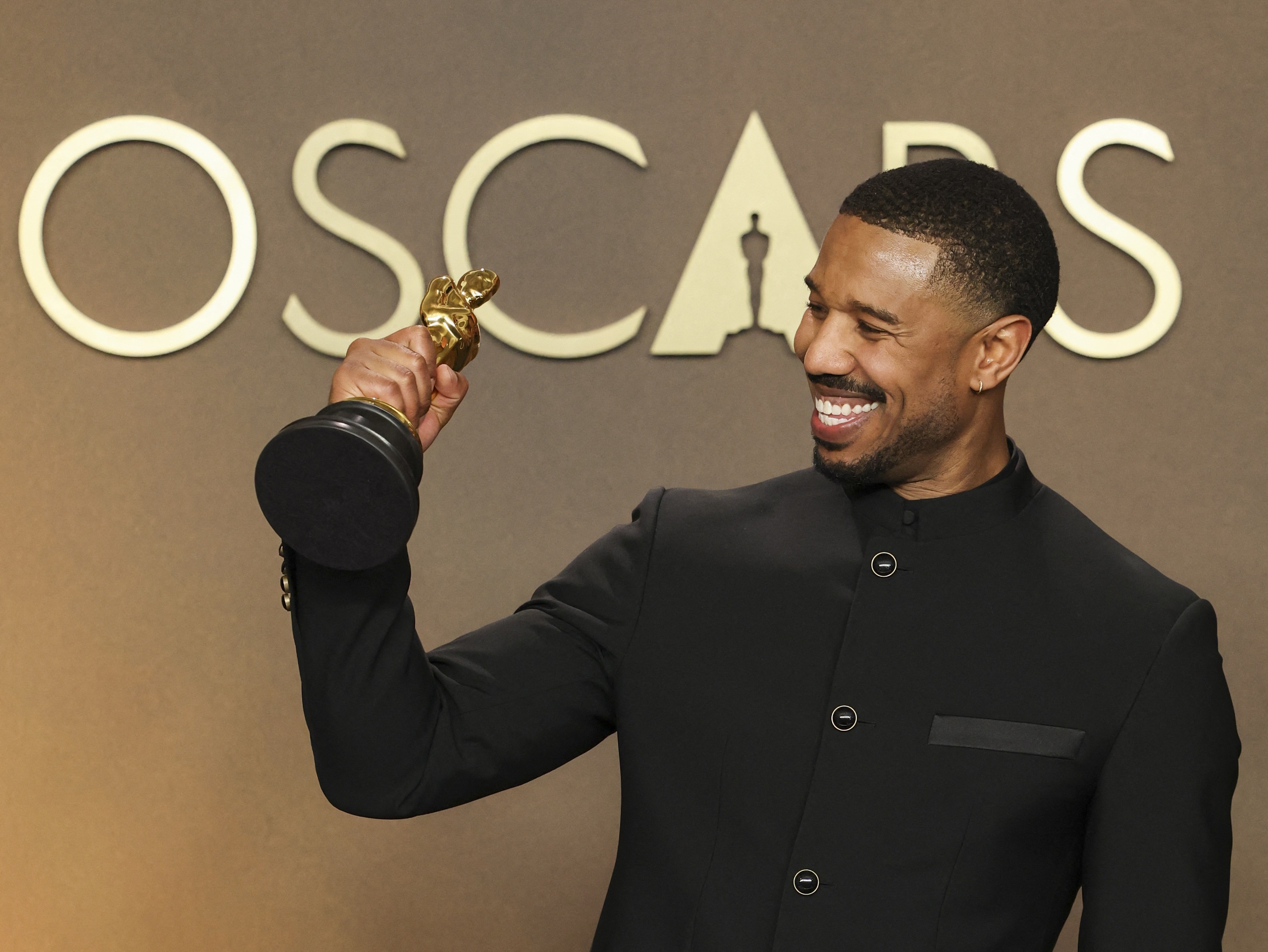  Từ Marvel, 'người đàn ông quyến rũ nhất thế giới' đến tượng vàng Oscar - Ảnh 2.