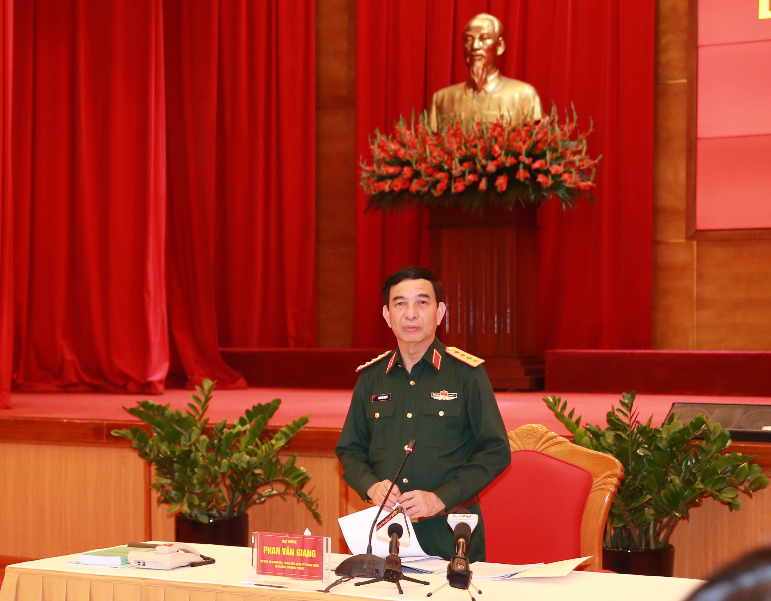 Đại tướng Phan Văn Giang: Quảng Ninh ph&aacute;t triển kinh tế phải gắn với bảo đảm vững chắc quốc ph&ograve;ng- Ảnh 2.