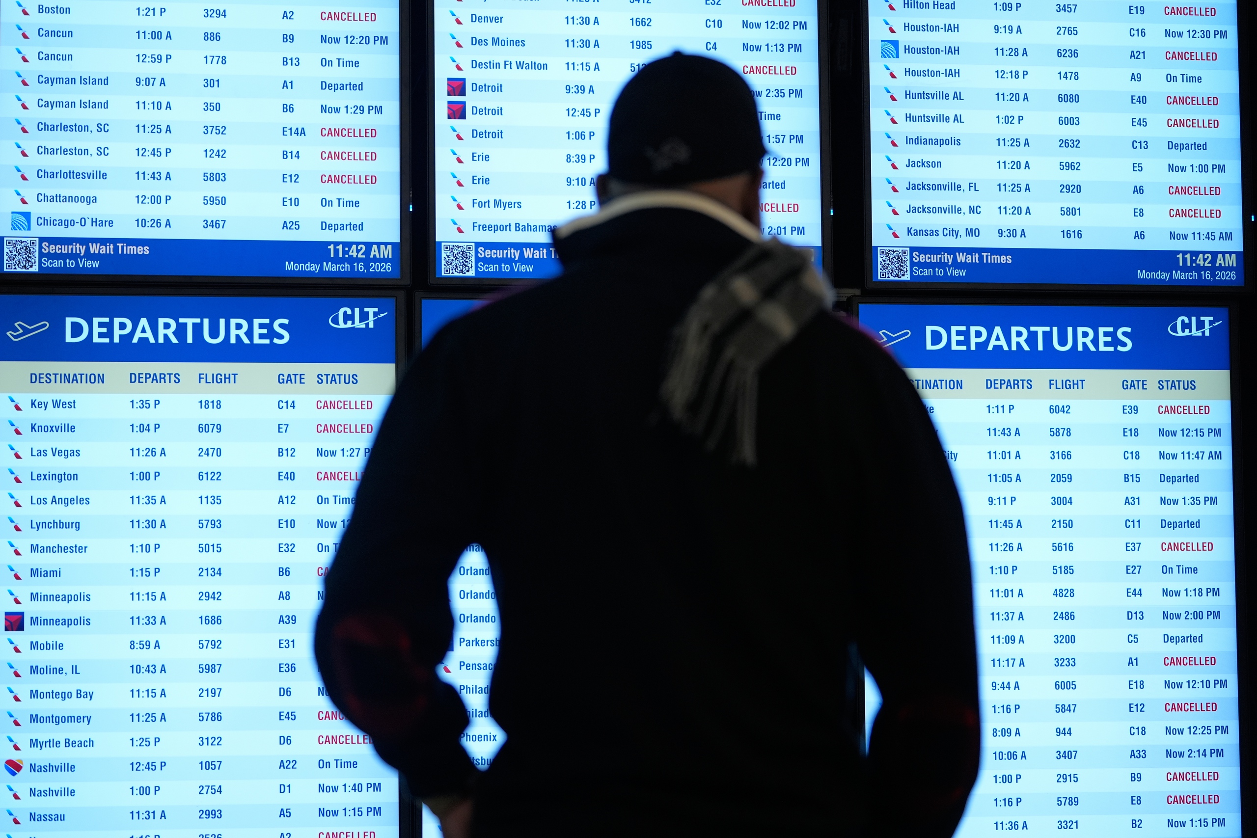 Thời tiết khắc nghiệt càn quét Mỹ, hơn 12.000 chuyến bay bị ảnh hưởng - Ảnh 1.