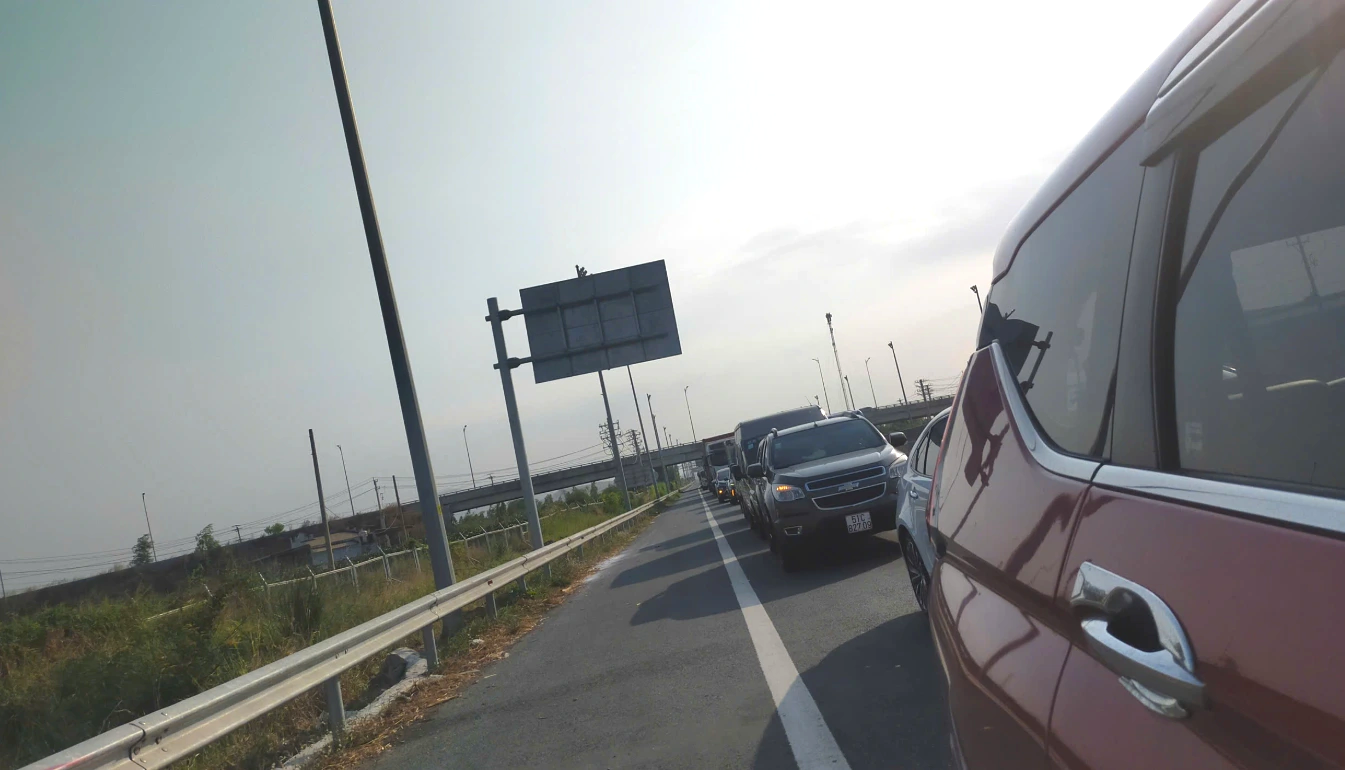 Lâm Đồng kiến nghị Bộ Xây dựng khắc phục ngay lỗi ở trạm thu phí cao tốc- Ảnh 2.