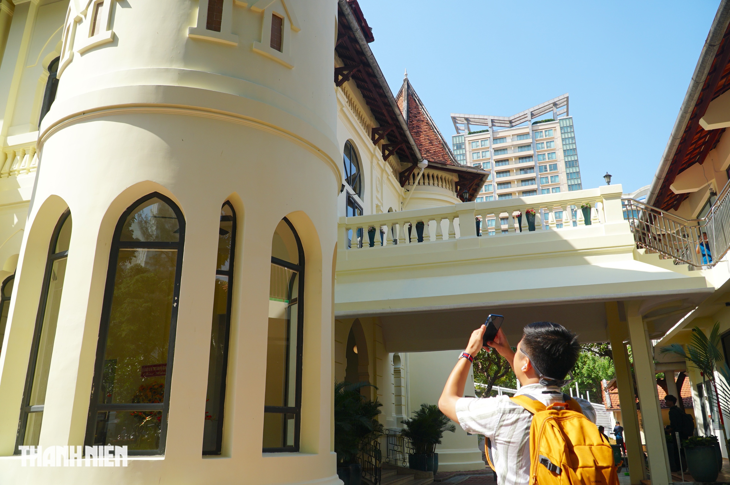 Kh&ocirc;ng gian &lsquo;l&acirc;u đ&agrave;i cực chill&rsquo; l&agrave;m trụ sở tạm của Nh&agrave; văn h&oacute;a Thanh Ni&ecirc;n - Ảnh 11.