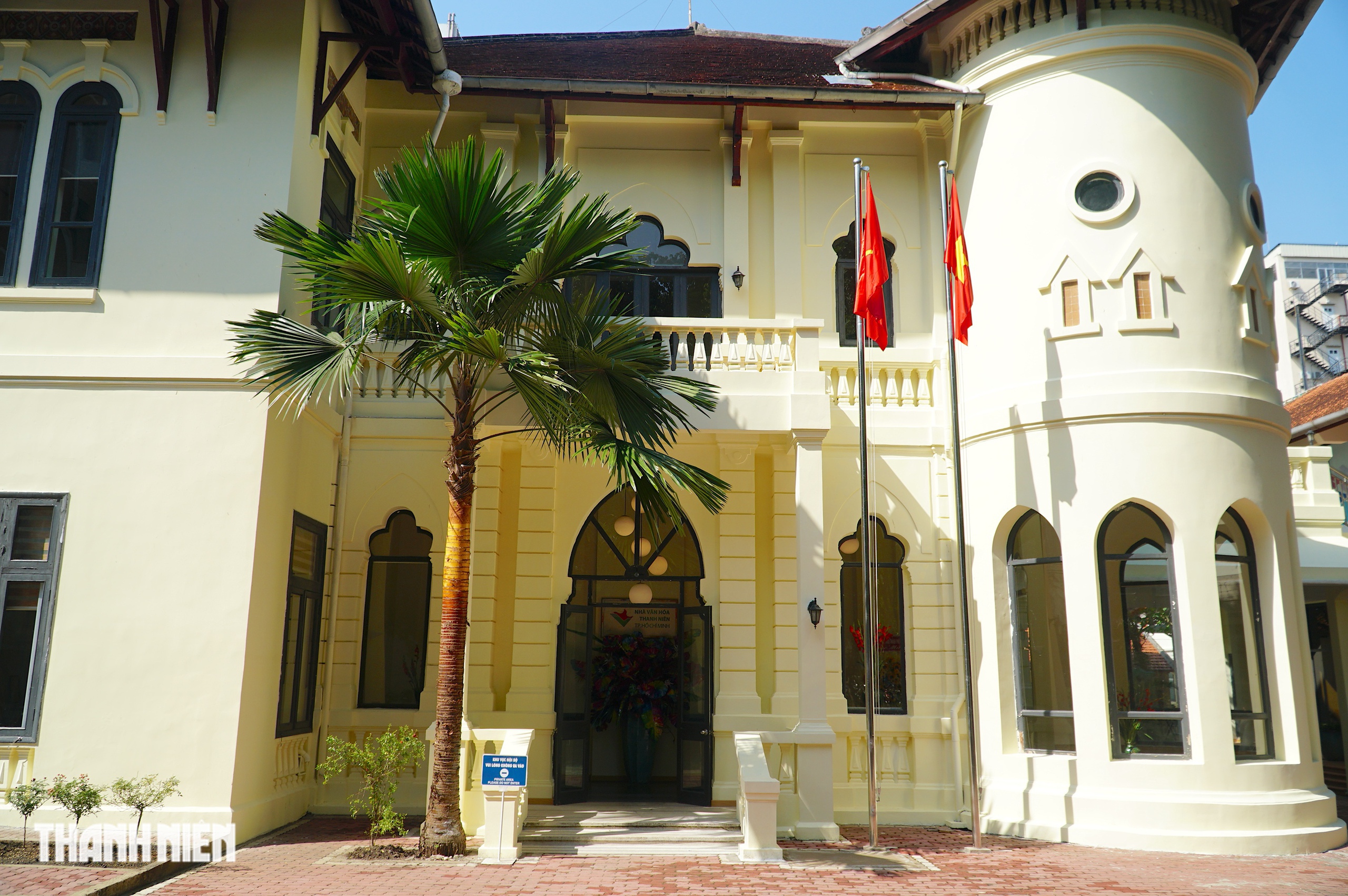 Kh&ocirc;ng gian &lsquo;l&acirc;u đ&agrave;i cực chill&rsquo; l&agrave;m trụ sở tạm của Nh&agrave; văn h&oacute;a Thanh Ni&ecirc;n - Ảnh 1.