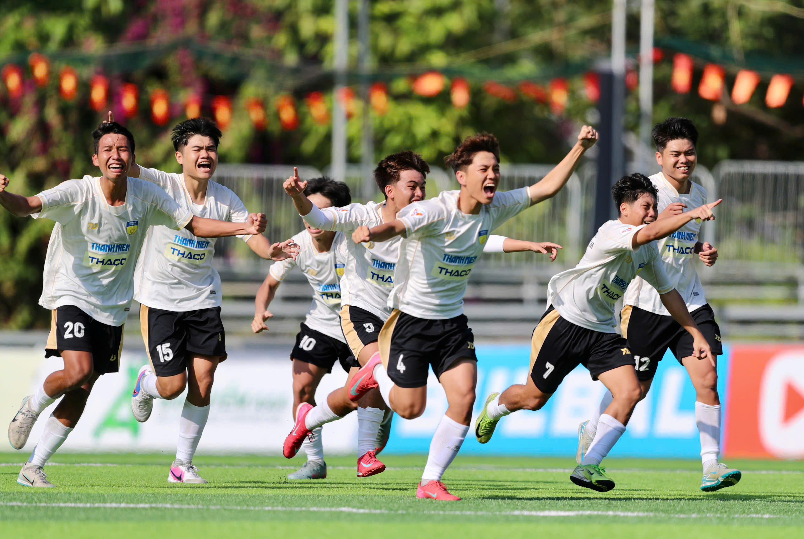 Trường ĐH C&ocirc;ng nghệ TP.HCM t&aacute;i hiện h&agrave;nh tr&igrave;nh đội tuyển Việt Nam ở Asian Cup 2019- Ảnh 1.